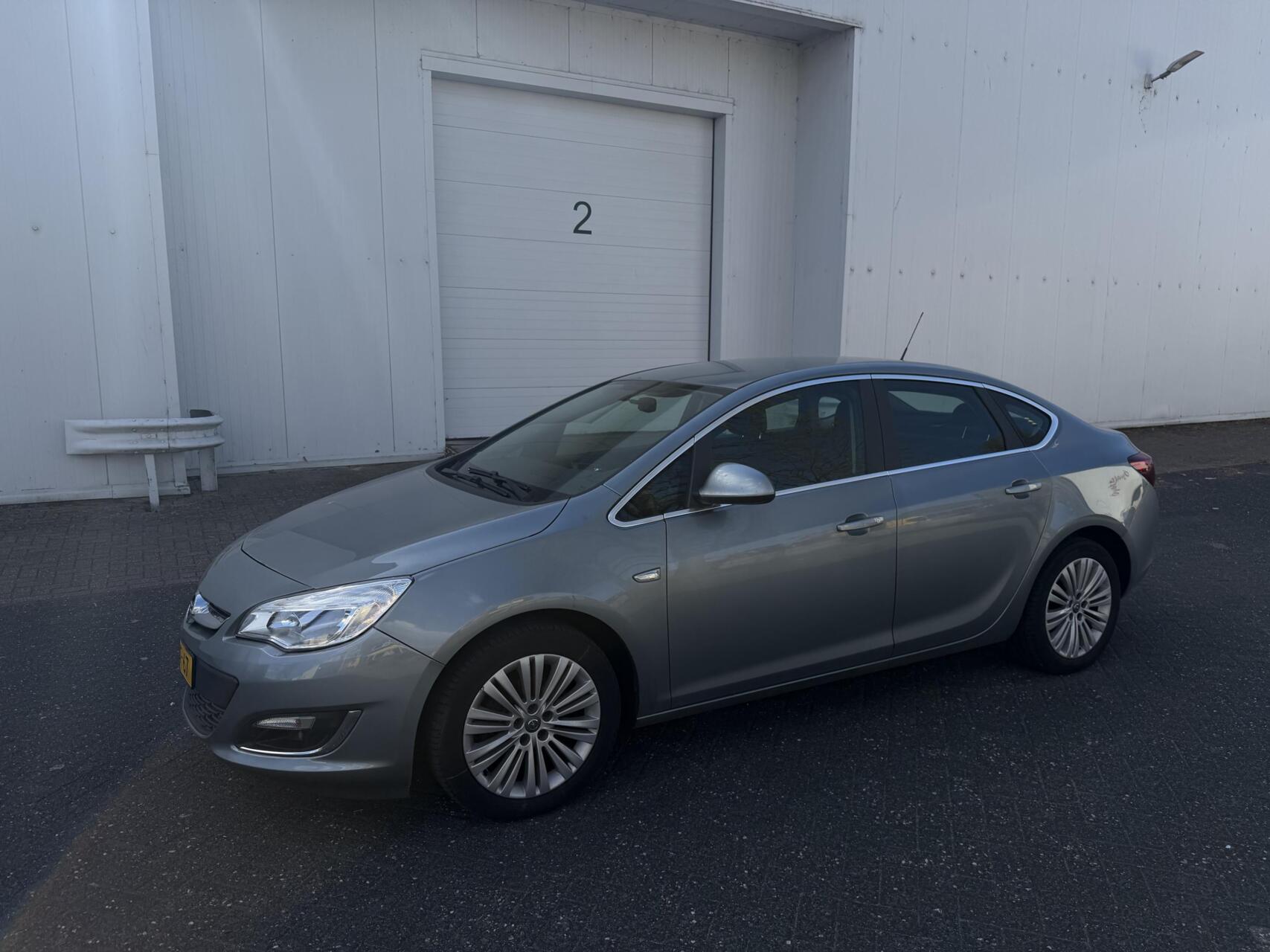 Foto van Opel Astra Notchback