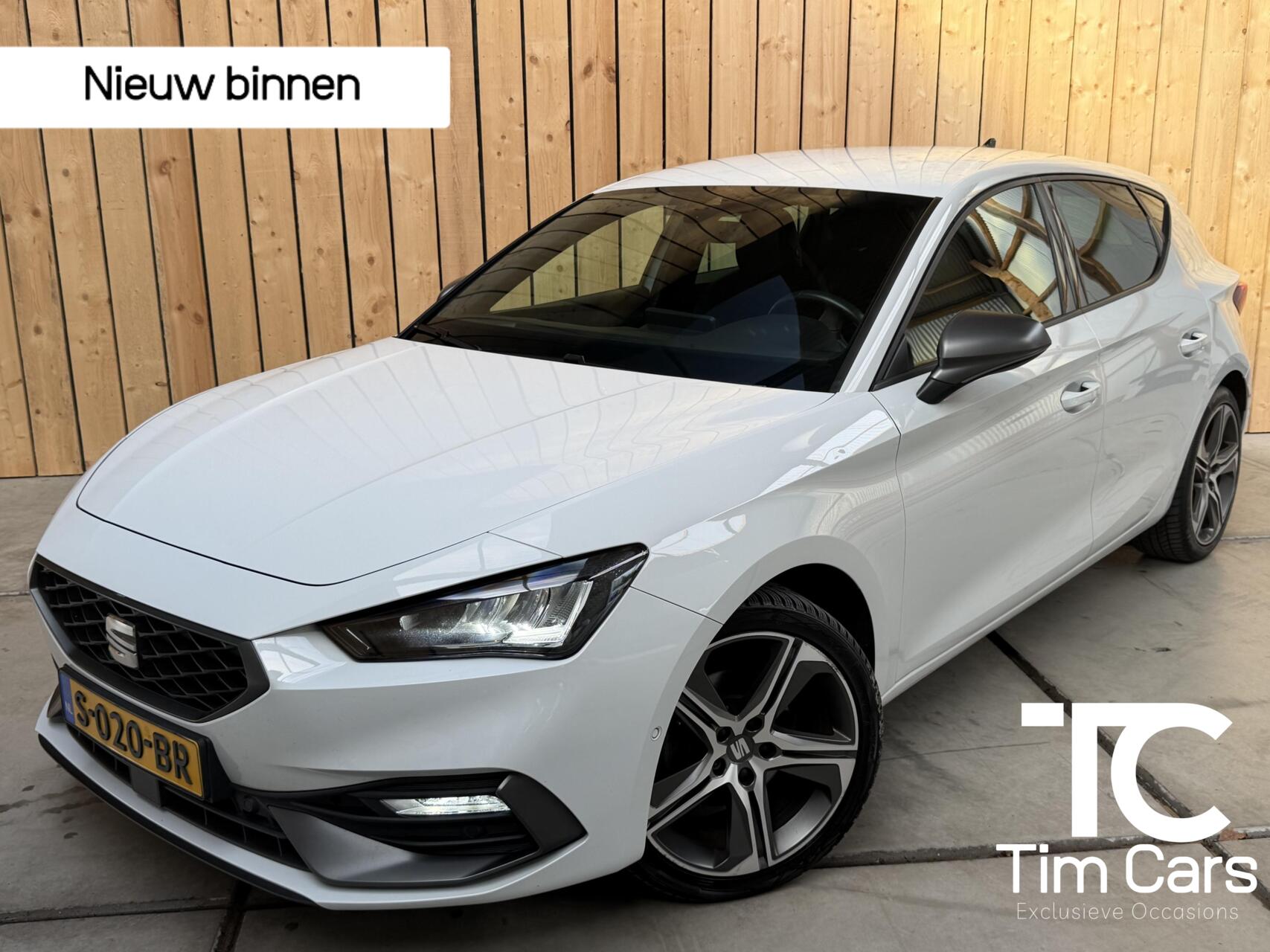 Seat Seat Leon 1.5 eTSI FR Business Apple CarPlay/Android Auto | Cruise & climate control | LED verlichting | Navigatiesysteem | Rijstrooksensor | Parkeersensoren voor en achter | Trekhaak uitklapbaar 2023 - voorkant