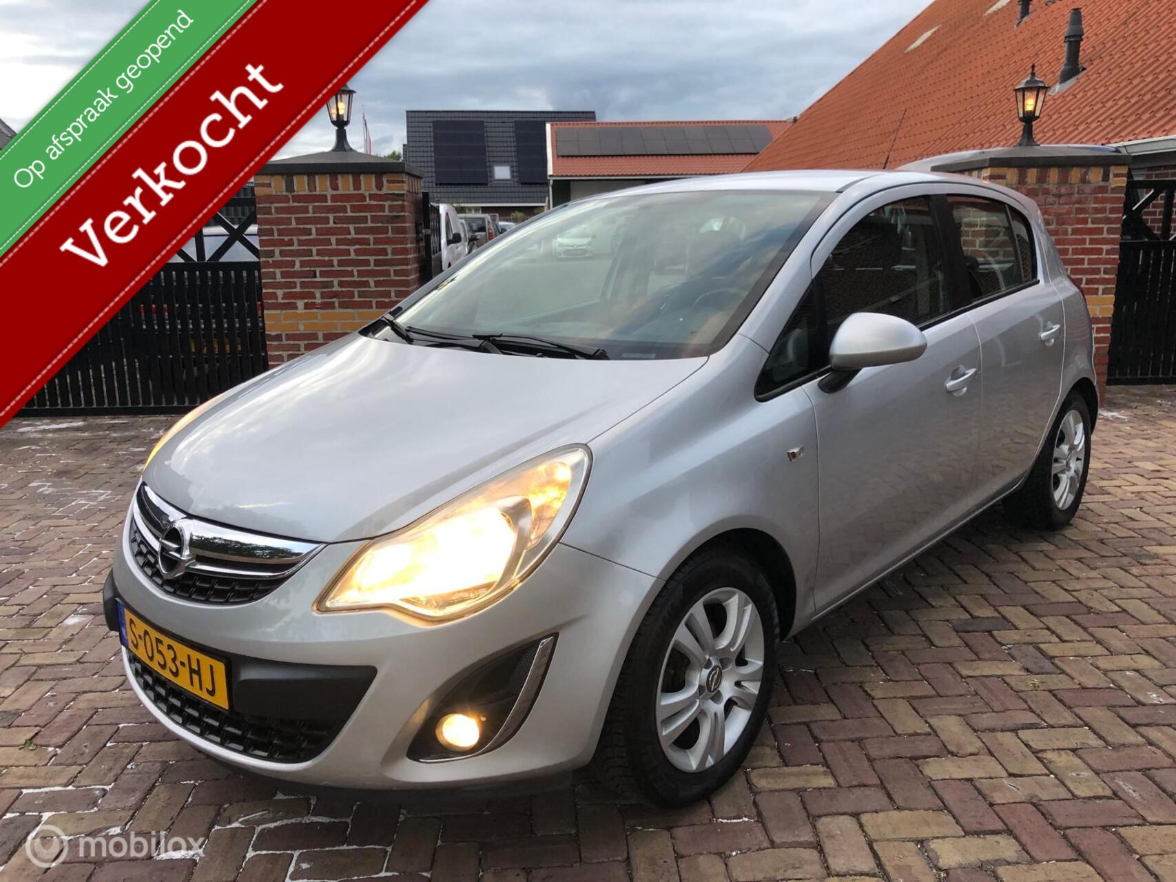 Opel Corsa 1.2 Anniversay Edition Airco Cruise Facelift 2012 - voorkant