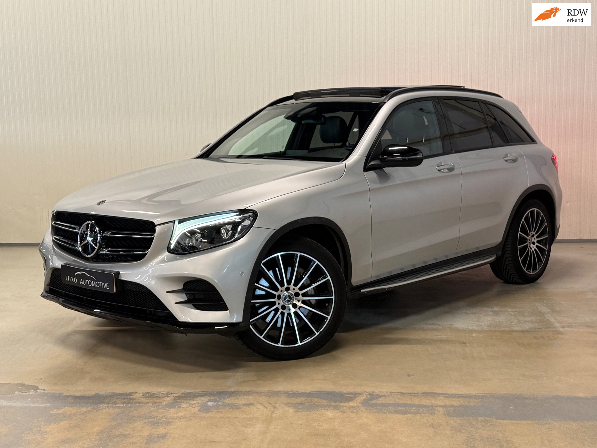 Mercedes-Benz GLC 300 4Matic 300 4MATIC | AMG/NIGHT | PANO | CAMERA | LED 2018 - voorkant