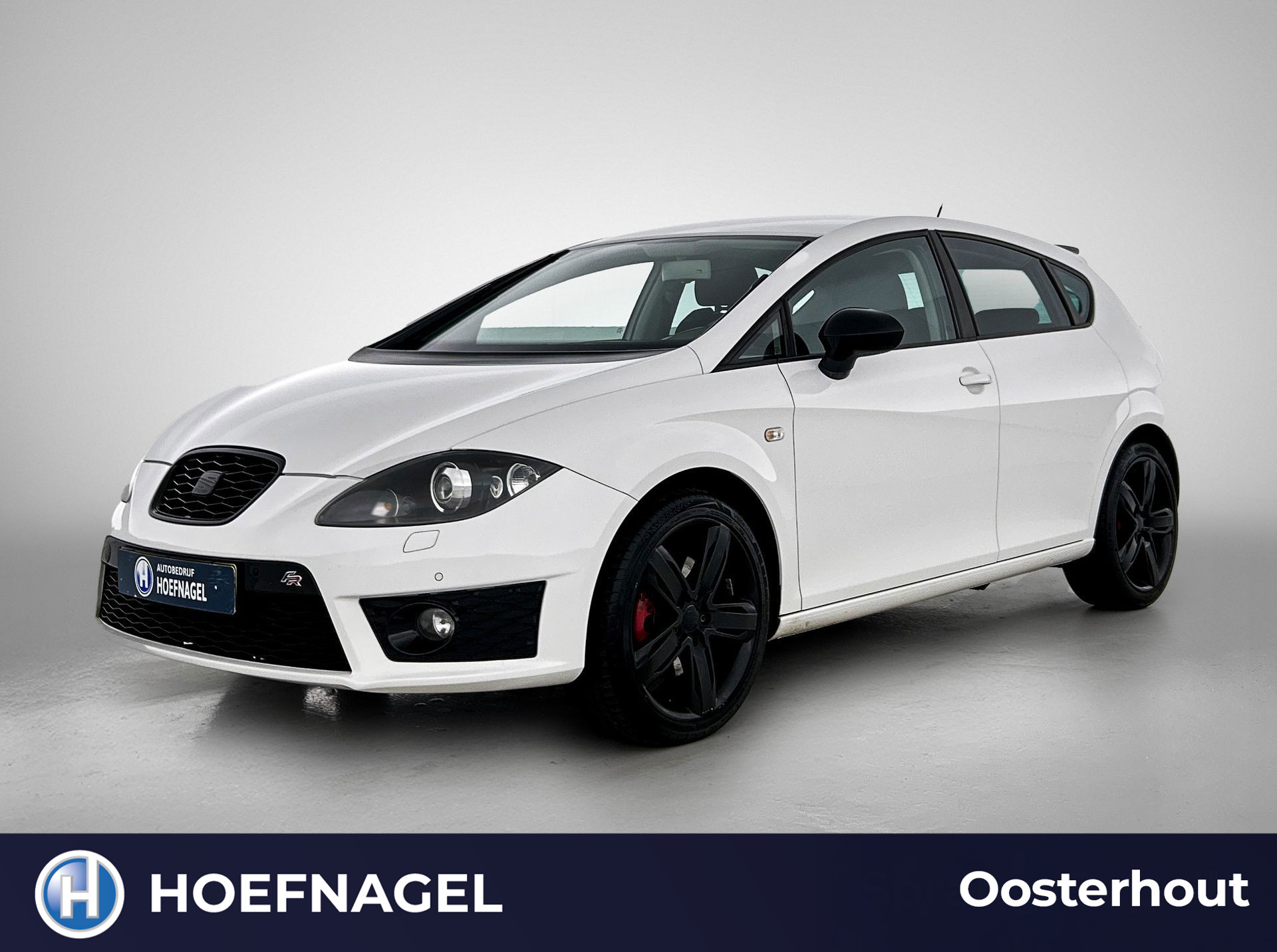 Seat Leon 2.0 TFSI FR | Cruise control | Stoelverwarming | Navigatie | Airco | Parkeersensoren | Trekhaak 2012 - voorkant