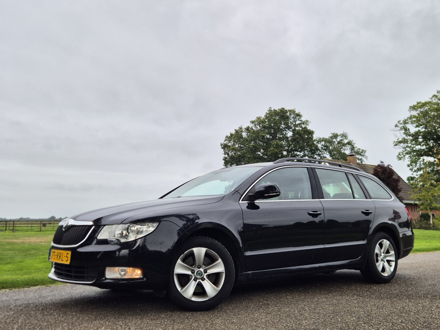 Skoda Superb 1.4 TSI Ambition 2011 - voorkant