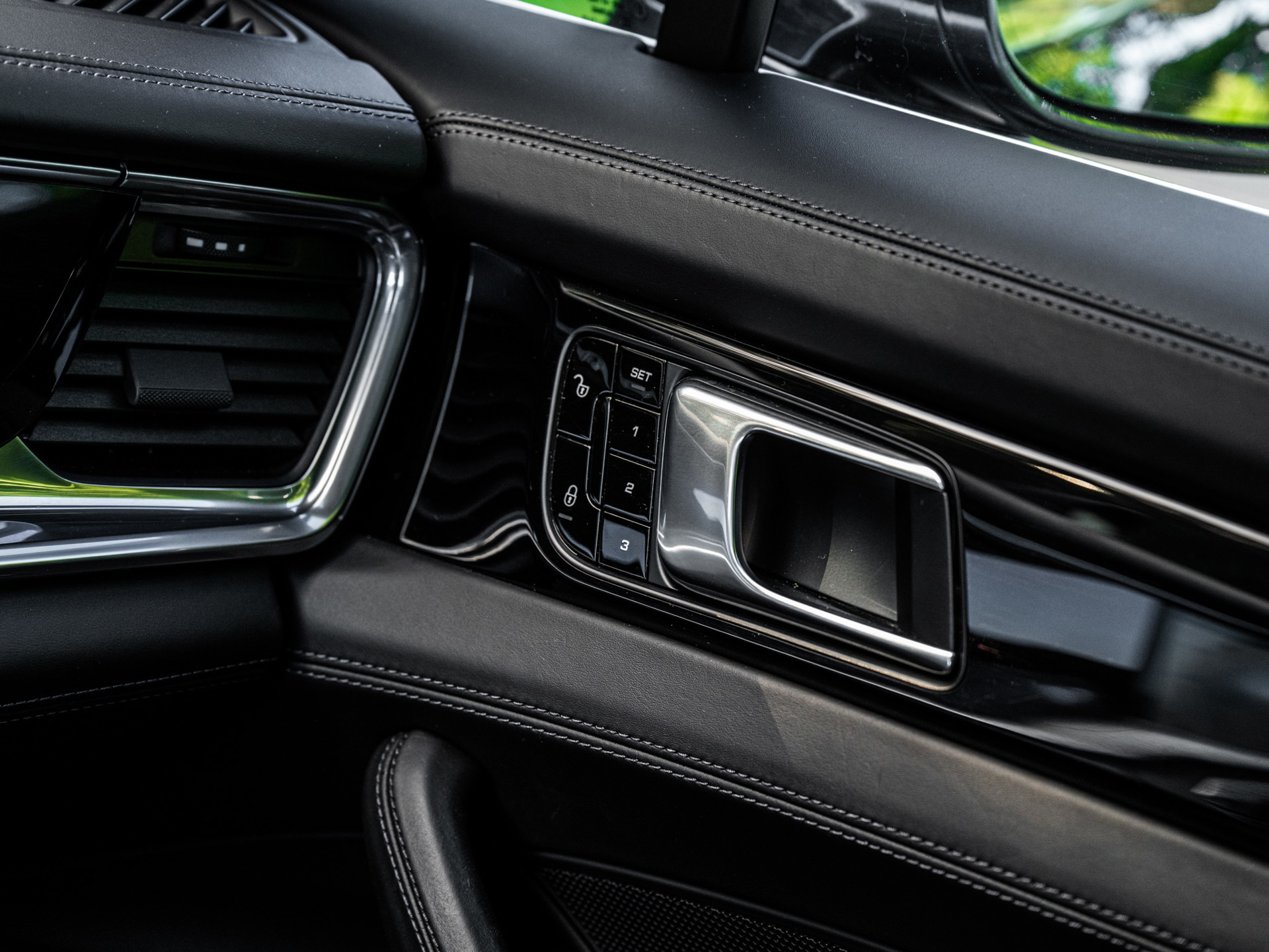Foto van Porsche Panamera 4 E-hybrid