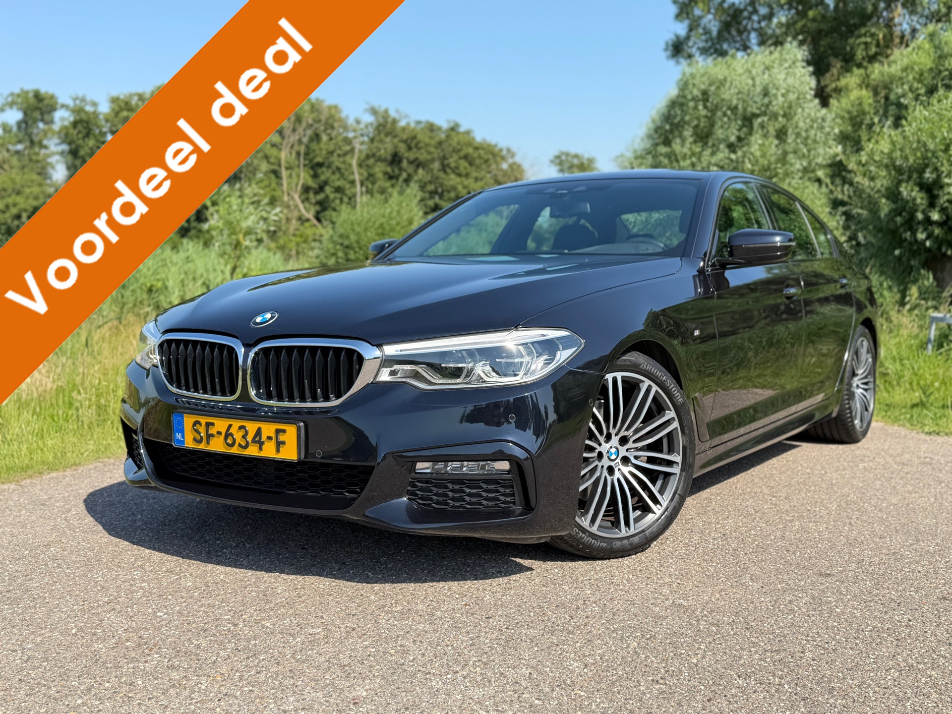 BMW 520i 520i High Executive M-Sport / Automaat / Camera / Climate Control / Goed Onderhouden / Navi / CC / PDC / NAP 2018 - voorkant