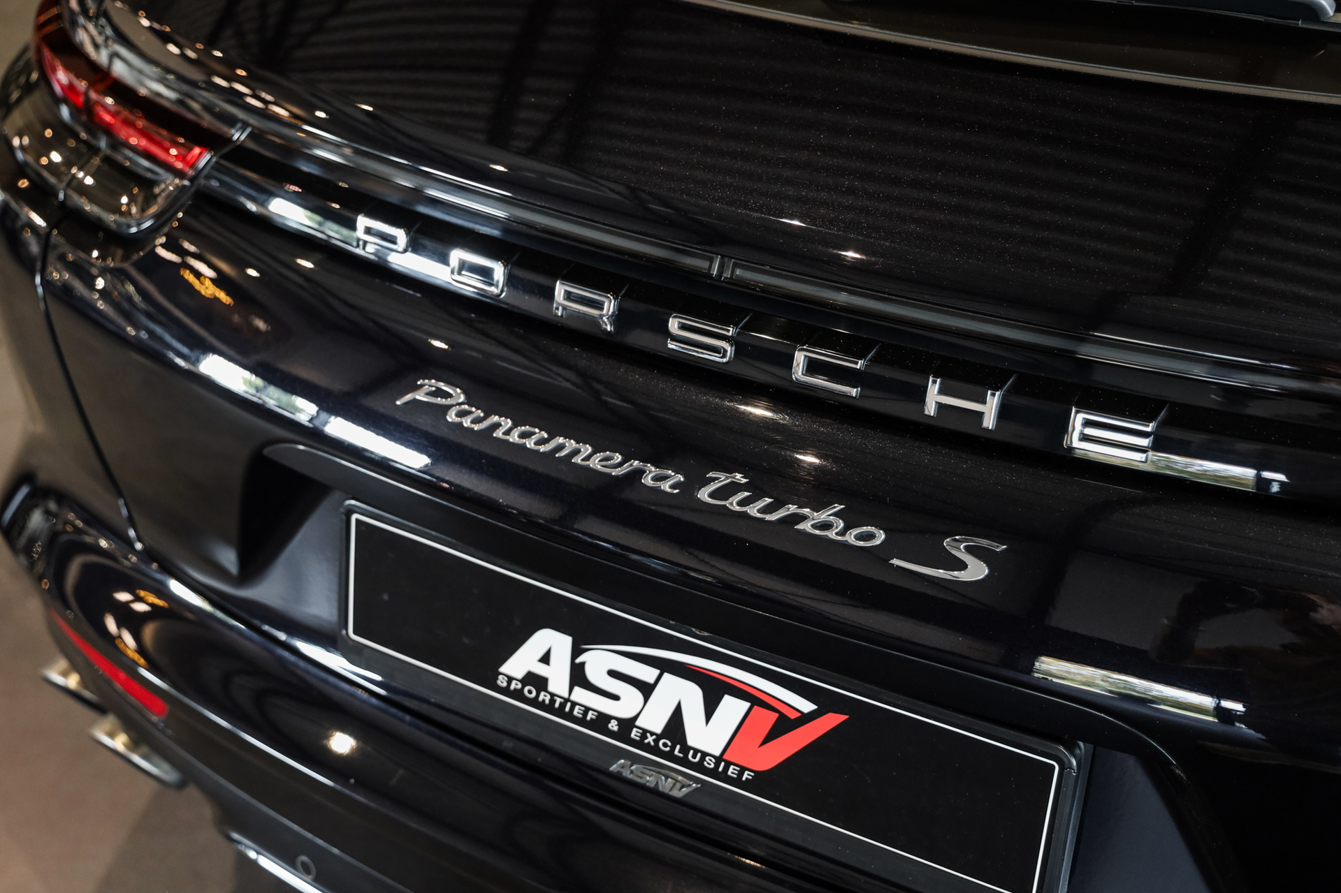 Foto van Porsche Panamera Turbo S E-hybrid