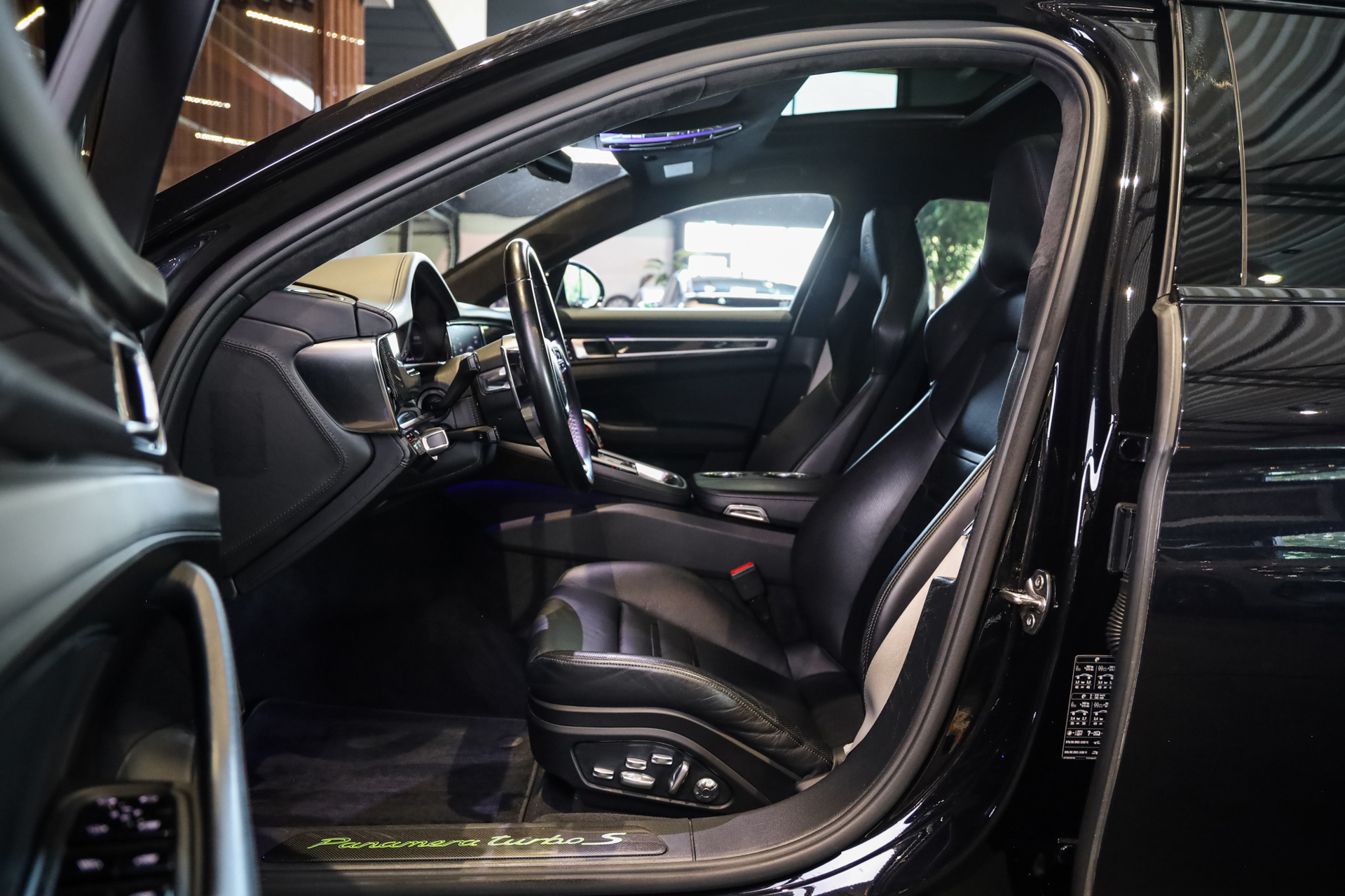 Foto van Porsche Panamera Turbo S E-hybrid