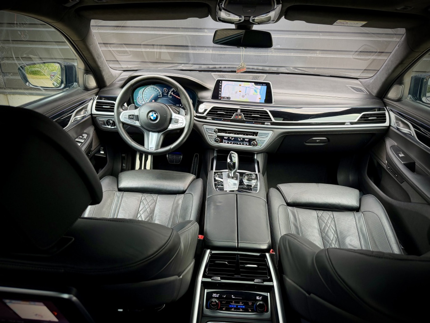 Foto van BMW 750li xDrive