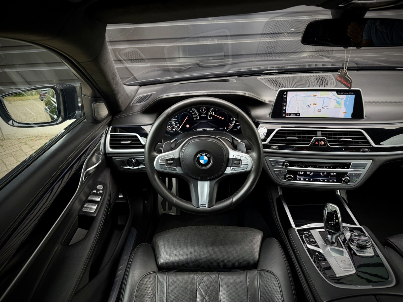 Foto van BMW 750li xDrive