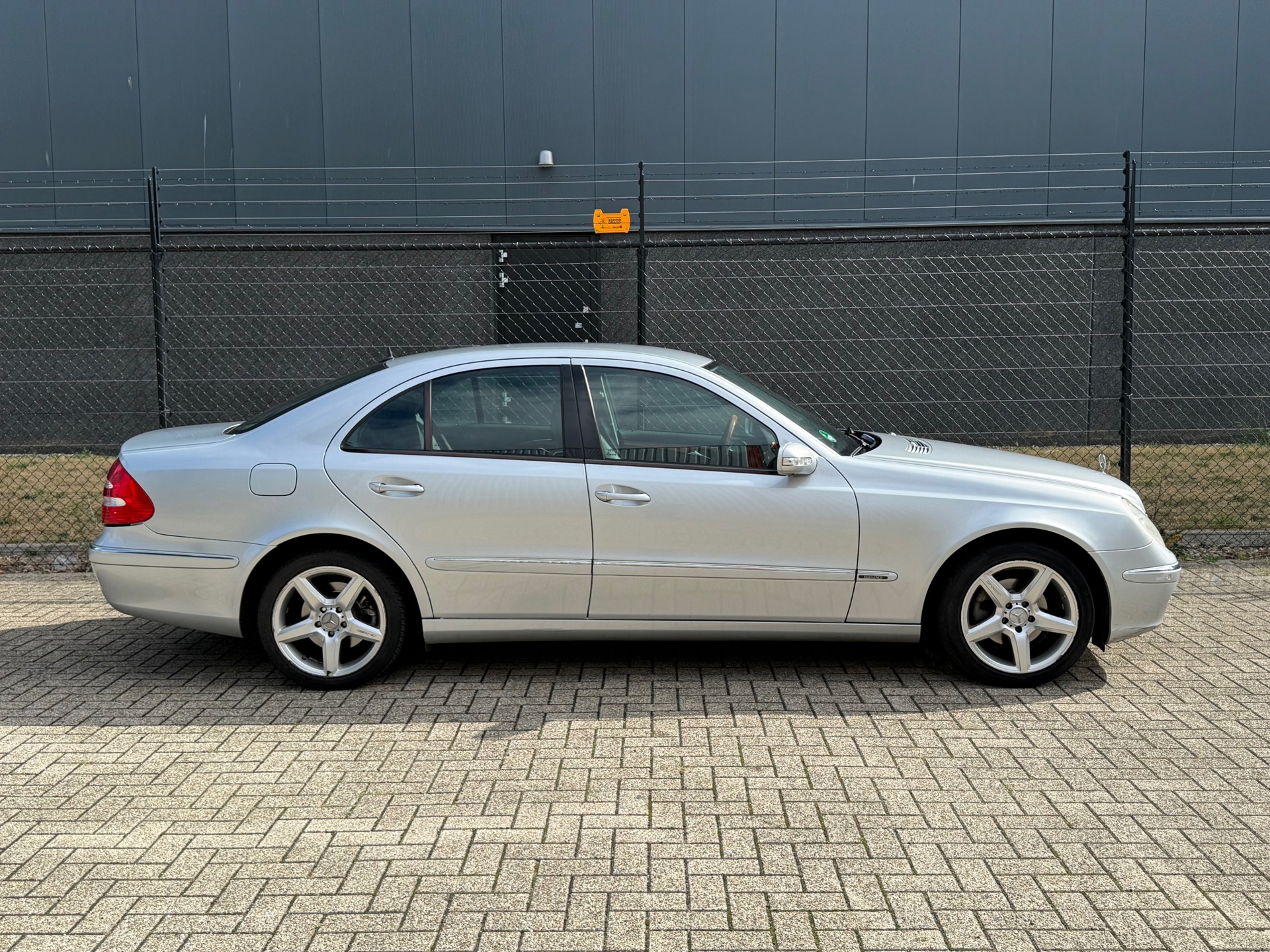 Foto van Mercedes-Benz E 280