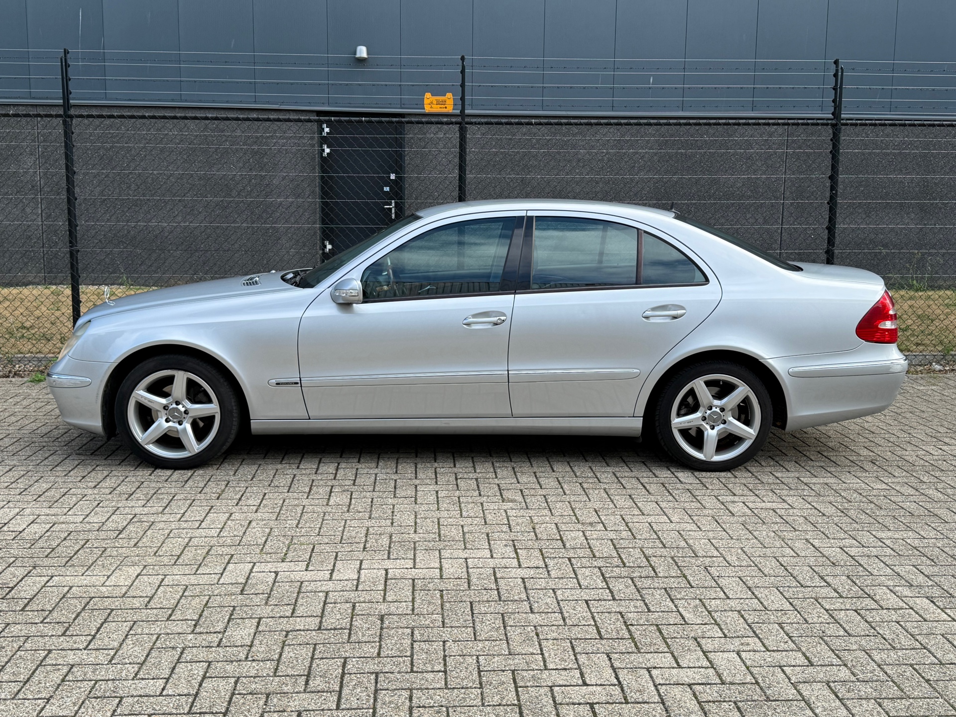 Foto van Mercedes-Benz E 280