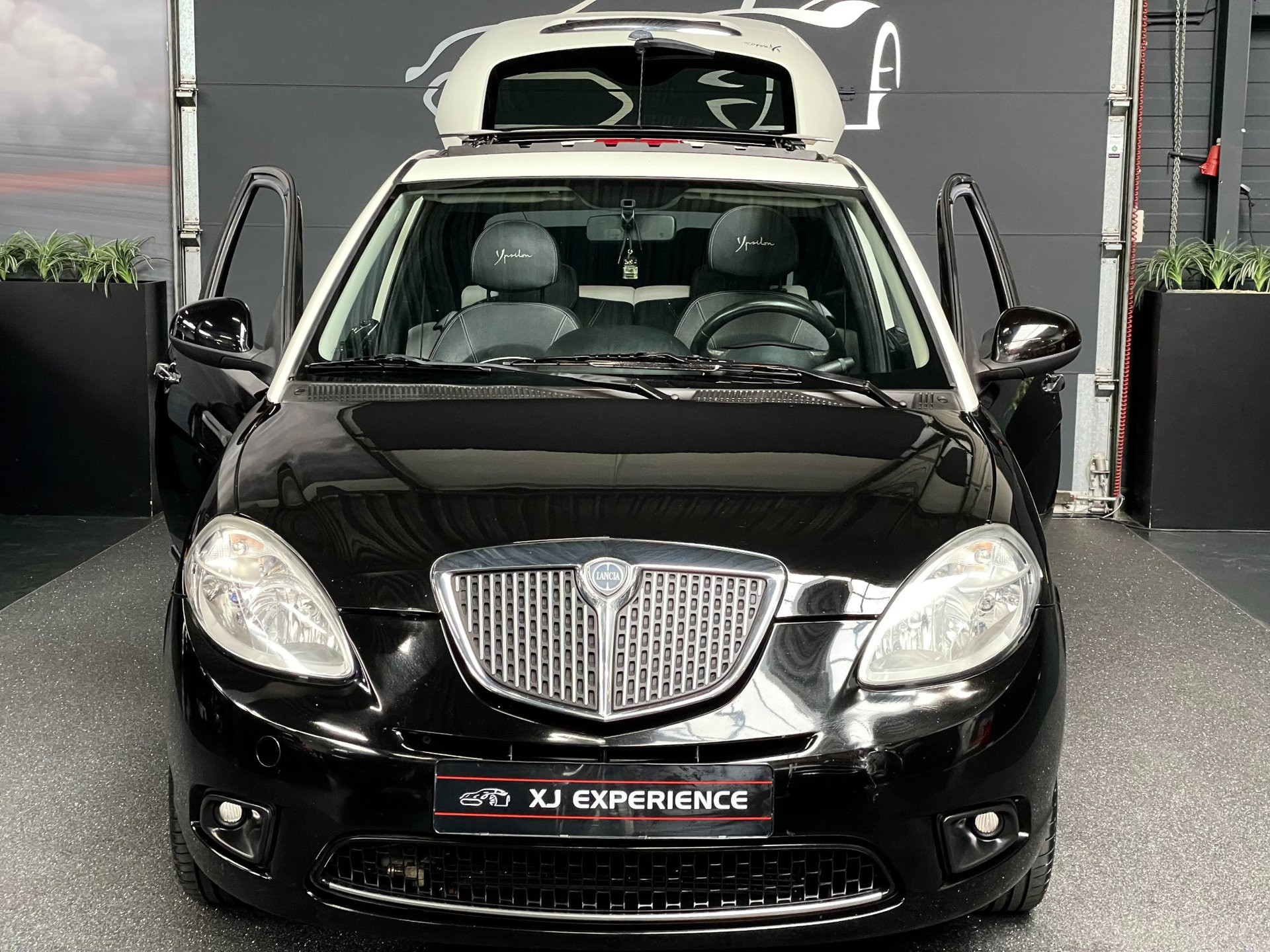 Lancia Lancia Ypsilon 1.2 Elle PANODAK AIRCO 2011 - voorkant