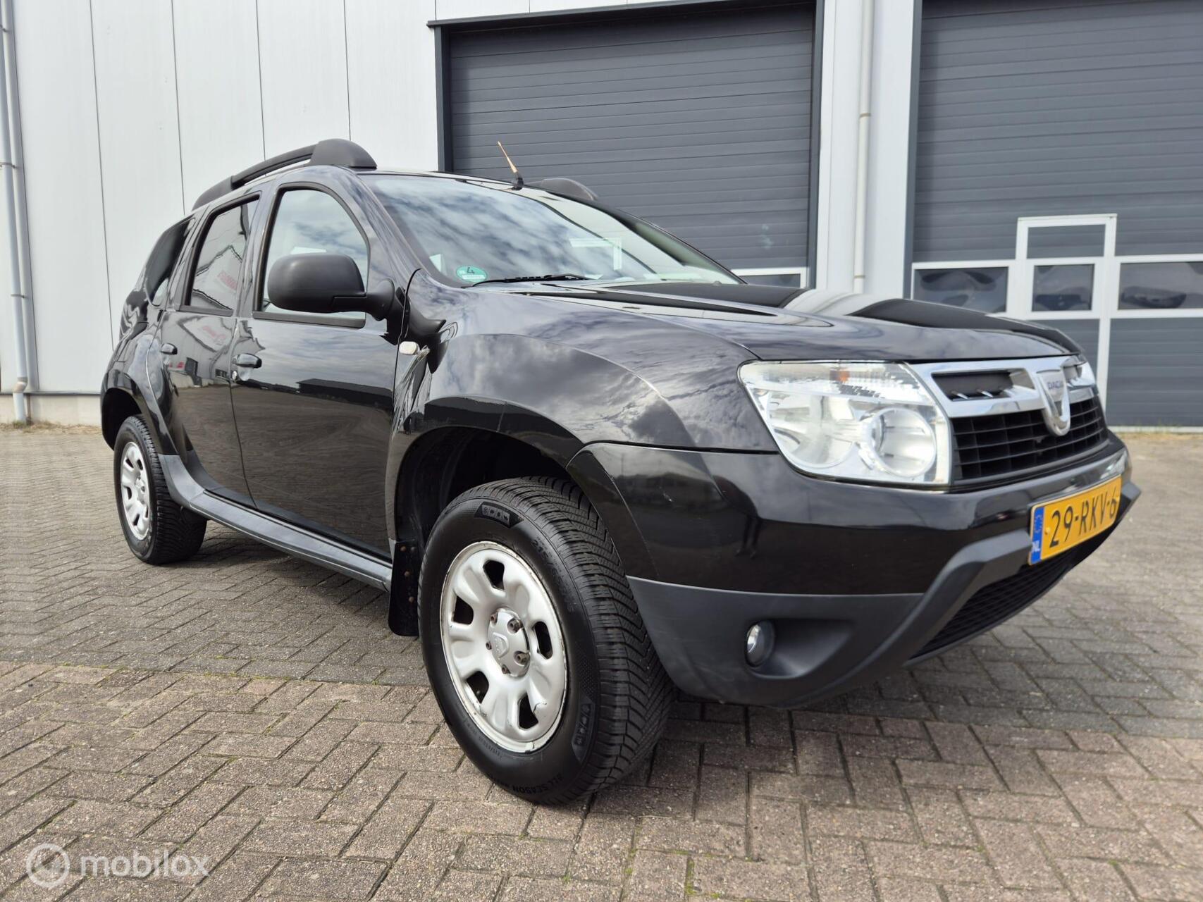 Dacia Duster 1.6 Lauréate 2wd | Airco | Trekhaak 2011 - voorkant