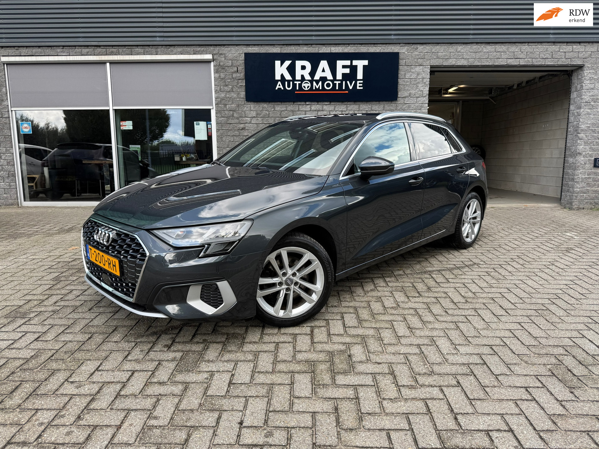 Audi A3 Sportback 35 TFSI Business edition | Ambient  | PDC | Apple carplay | Trekhaak | Cruise | Virtual | Clima | 2020 - voorkant