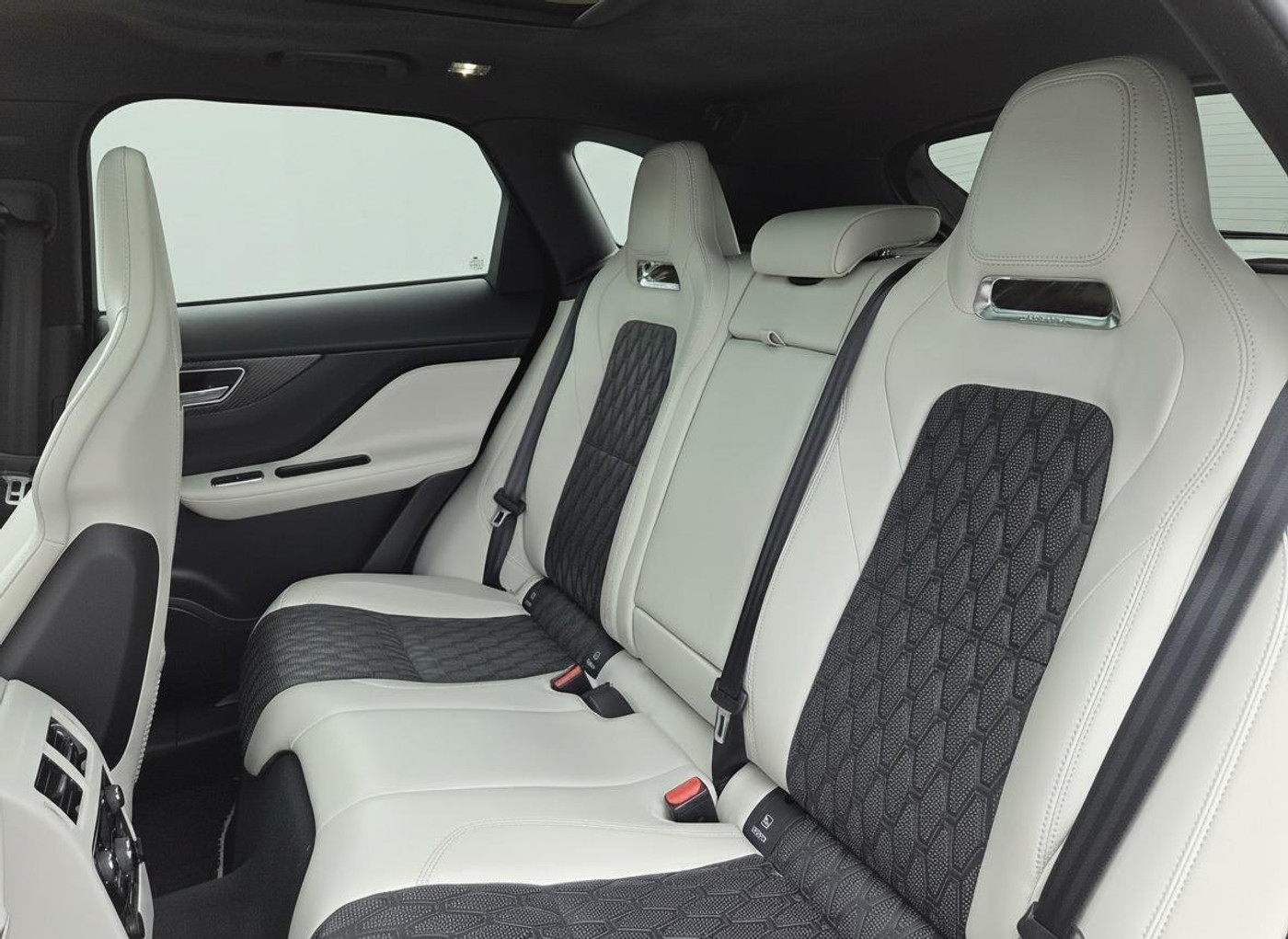 Foto van Jaguar Jaguar F-pace