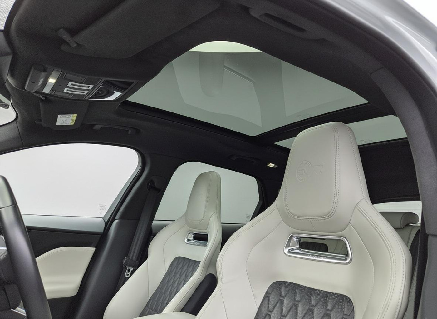 Foto van Jaguar Jaguar F-pace