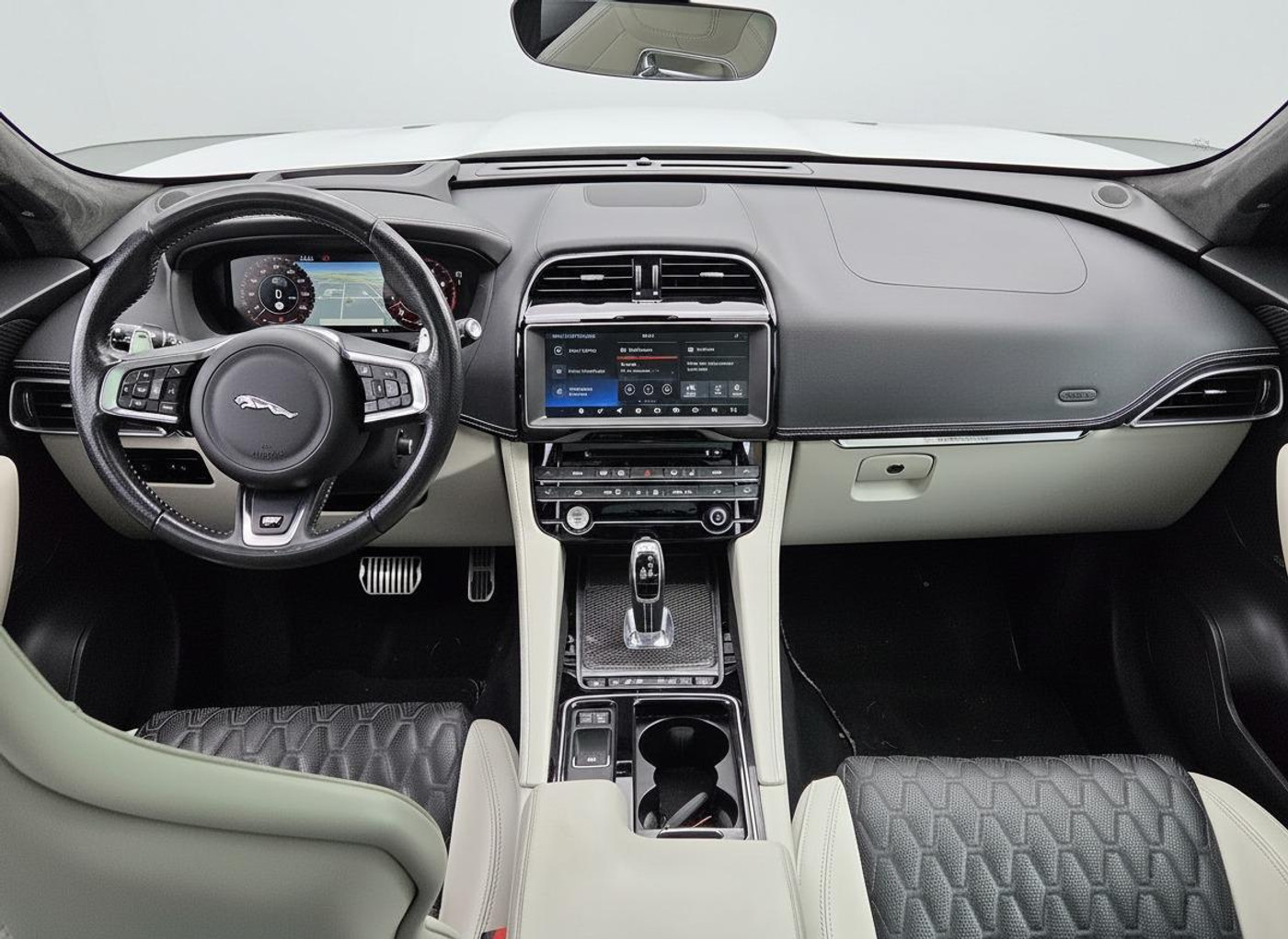 Foto van Jaguar Jaguar F-pace