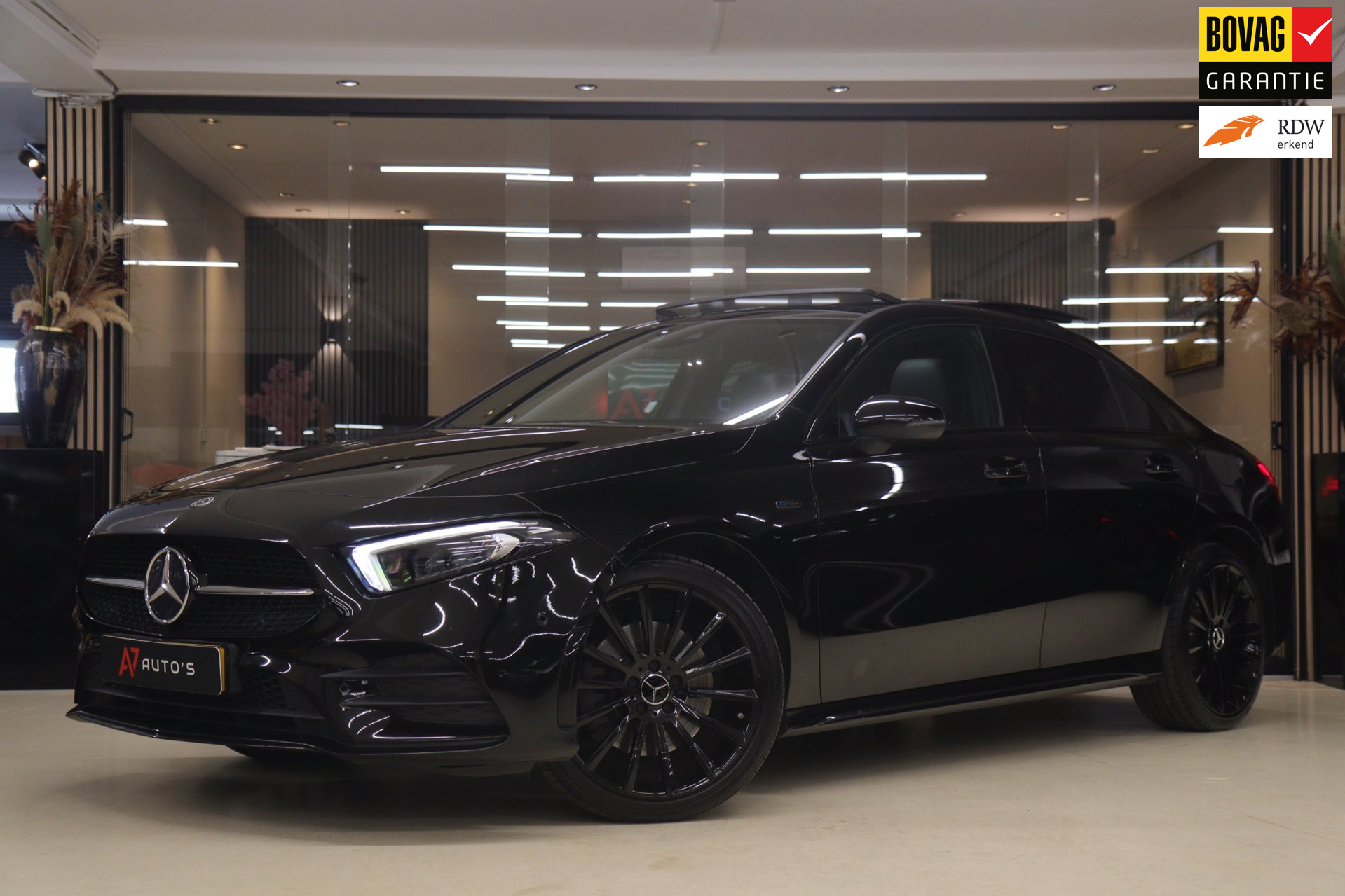 Mercedes-Benz A 250 E 250 e Premium Plus AMG NIGHT PAKKET PANO/BLACKSTYLE/CARPLAY/CAM/BOMVOL 2020 - voorkant