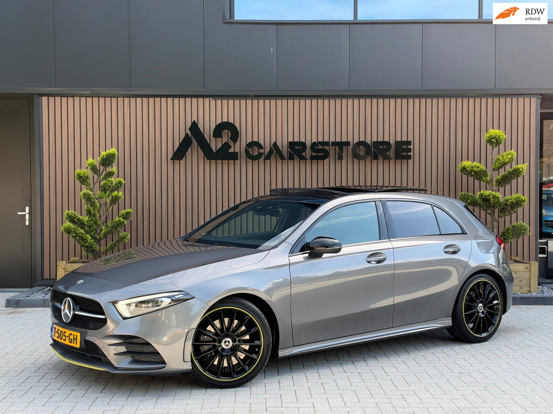 Mercedes-Benz A 250 A250 EDITION AMG PANO BURMEISTER 2018 - voorkant