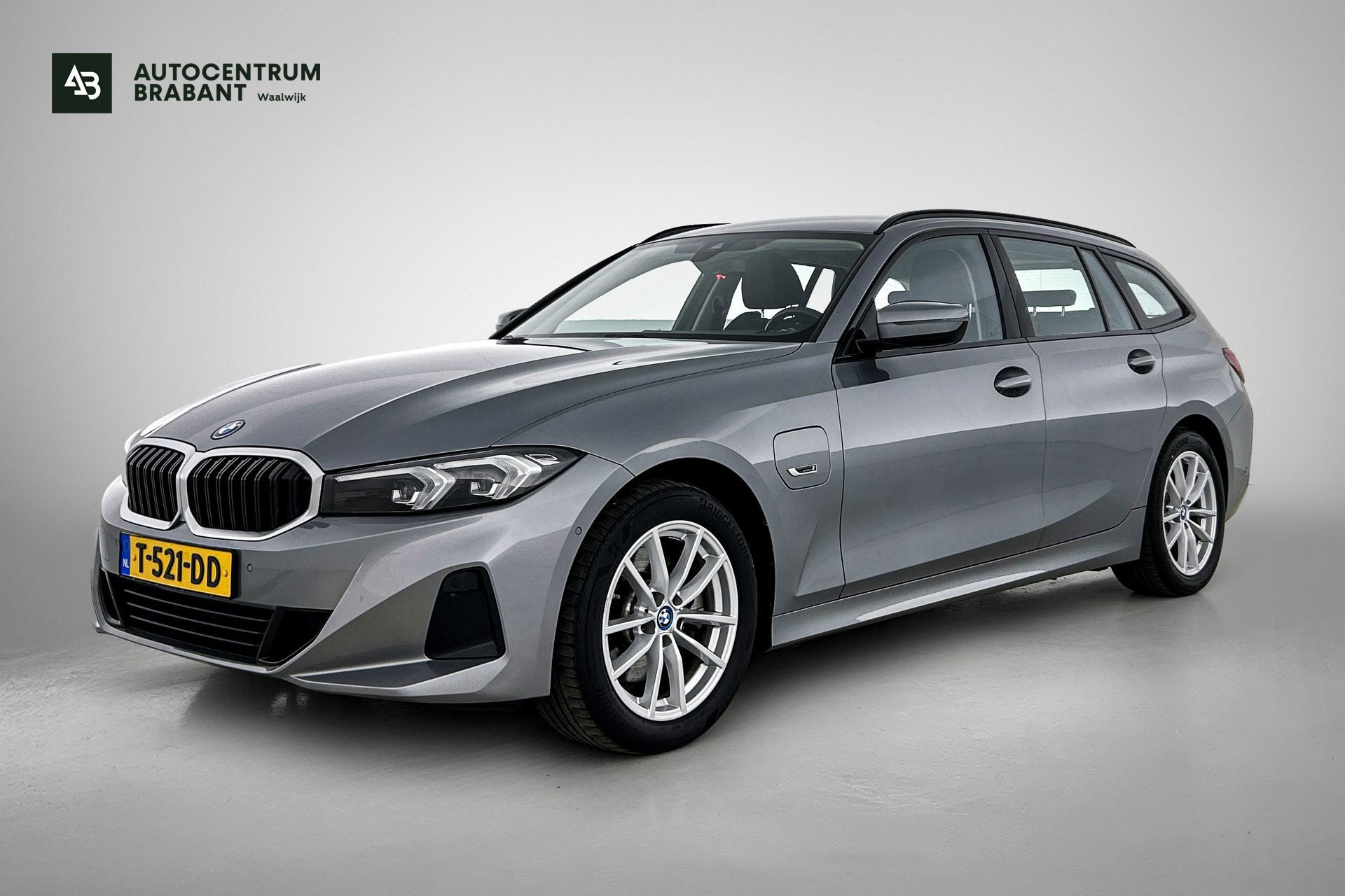 BMW 320e 320e (TREKHAAK WEGKLAPBAAR, MEMORY SEATS, LED, CAMERA, CARPLAY, 1e EIGENAAR, DEALER ONDERHOUDEN) 2023 - voorkant