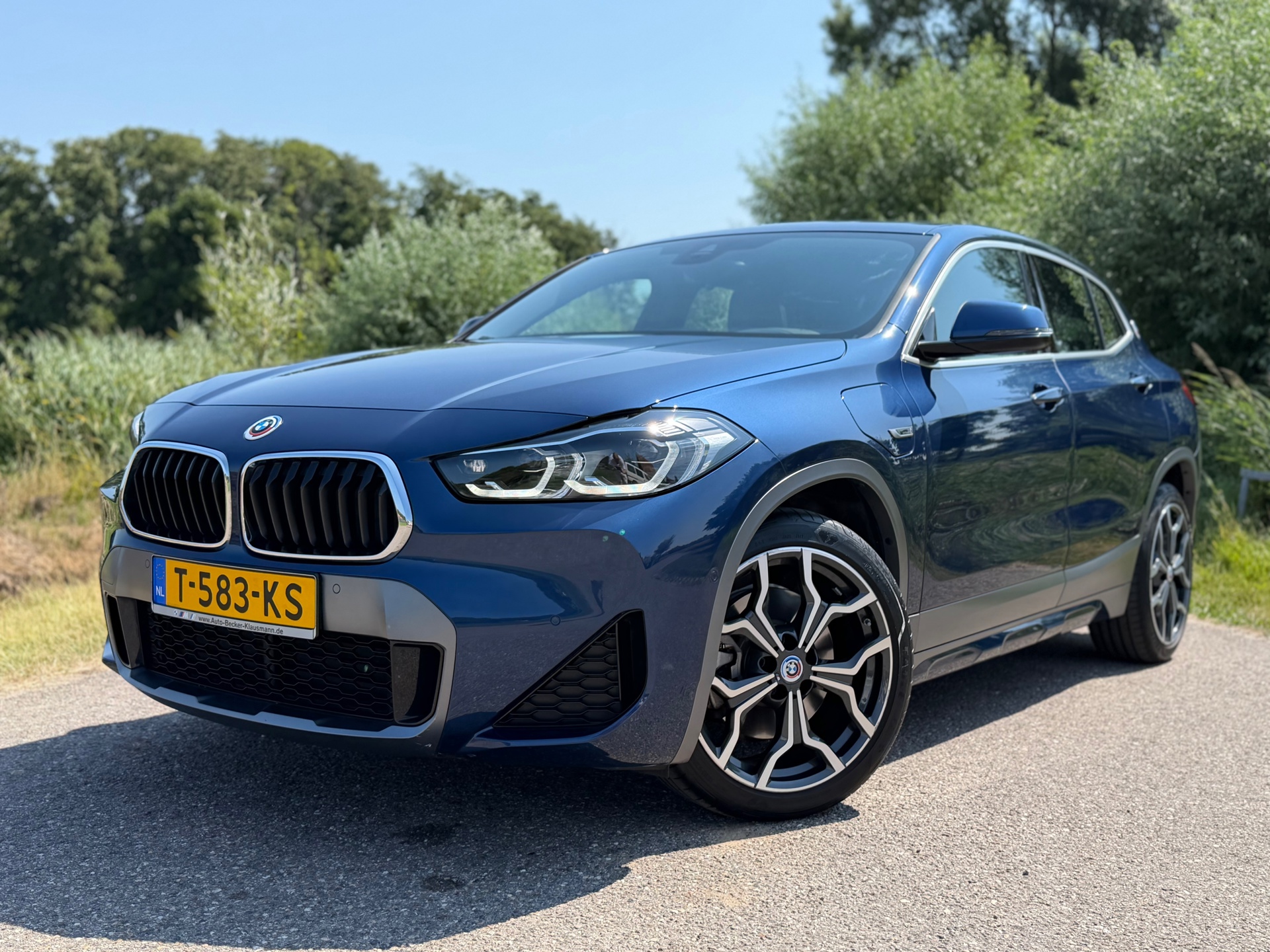 BMW X2 Xdrive25e XDrive25e High Executive Automaat / M-Pakket | Apple CarPlay-Android Auto / Leder / Stuur-/Stoelverwarming / 19" Velgen / 2022 - voorkant