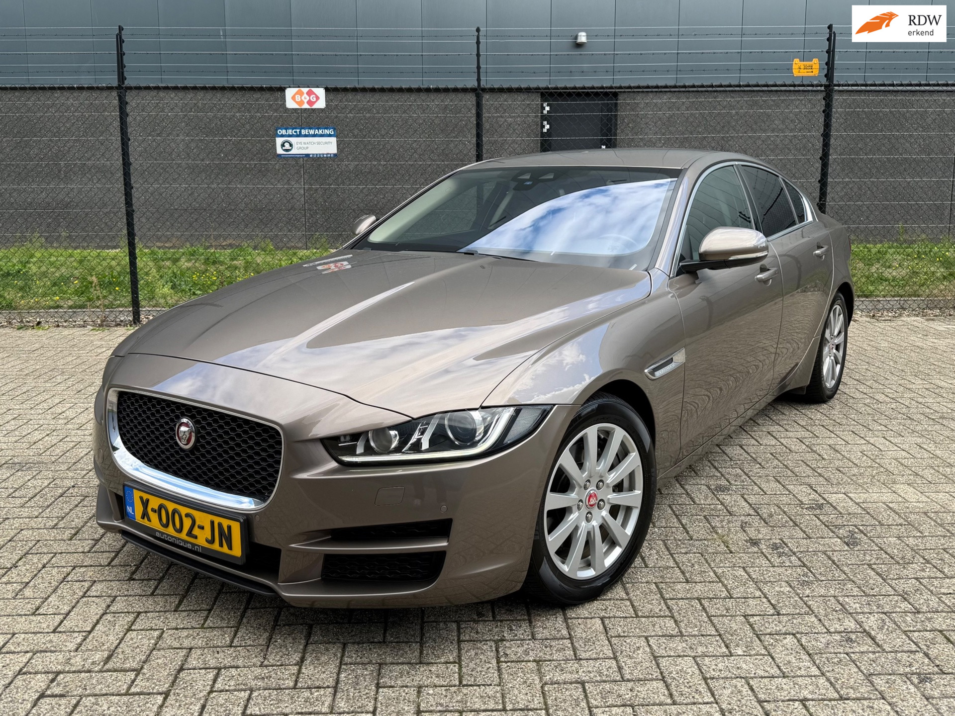 Jaguar Jaguar Xe 2.0 Portfolio *LEDER-XENON-CAMERA-ENZ* 2015 - voorkant