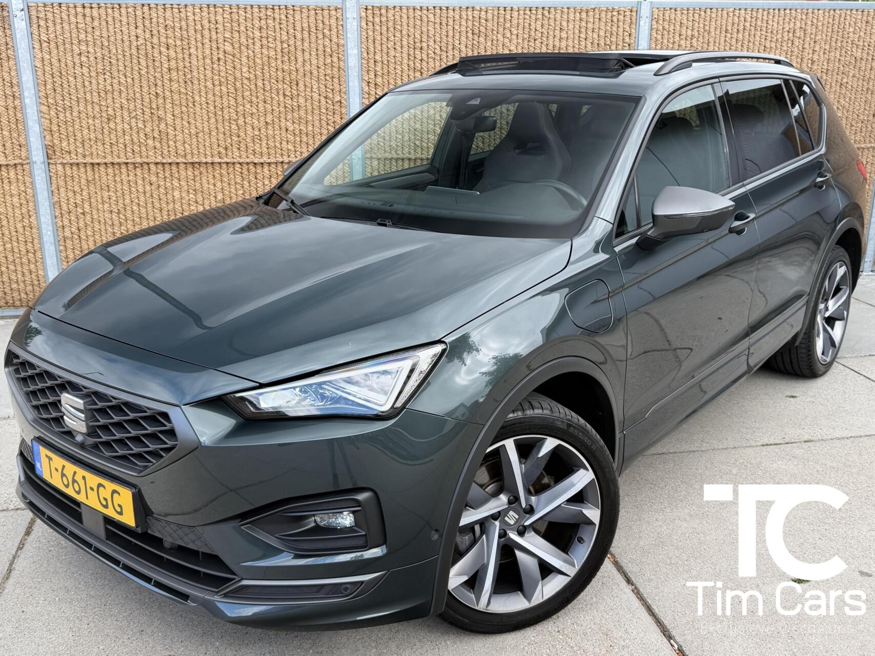 Seat Tarraco 1.4 TSI e-Hybrid PHEV FR Business Intense Panoramadak | 20 inch lichtmetalen velgen | Metaalkleur | Stuurwiel verwarmd | 360 graden camera | Apple CarPlay/Android Auto | Climate control | Adaptieve cruise control 2023 - voorkant