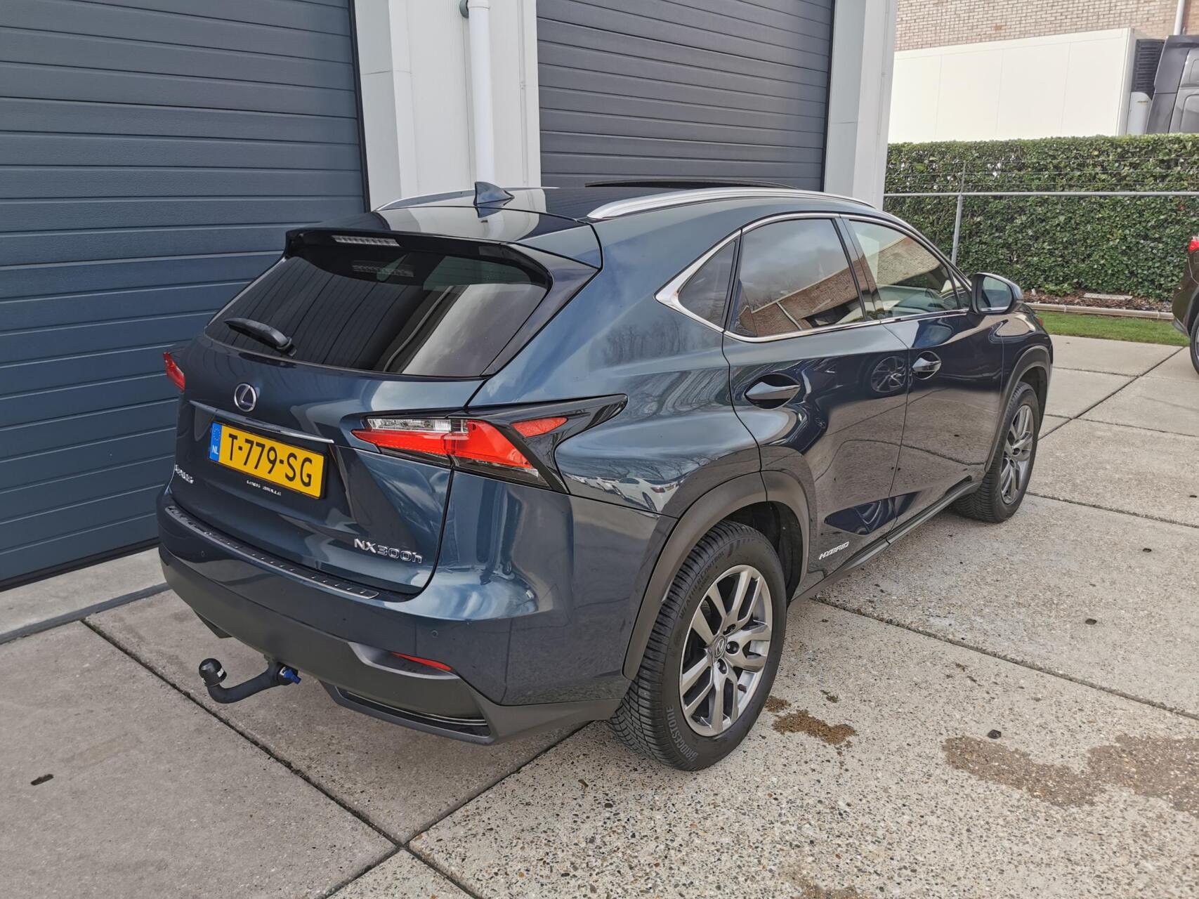 Foto van Lexus Lexus Nx300h