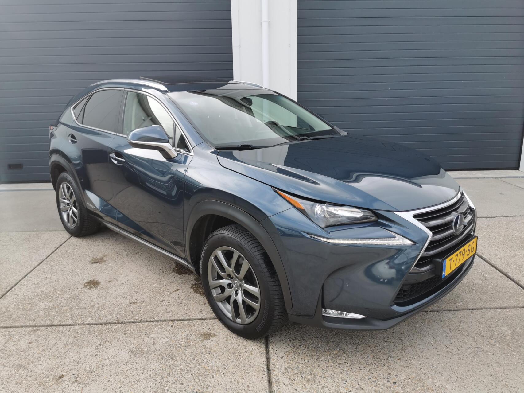 Foto van Lexus Lexus Nx300h
