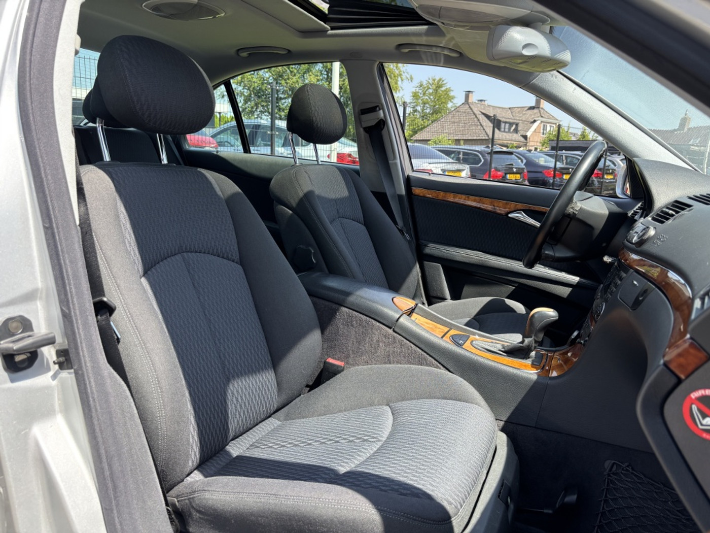 Foto van Mercedes-Benz E 240