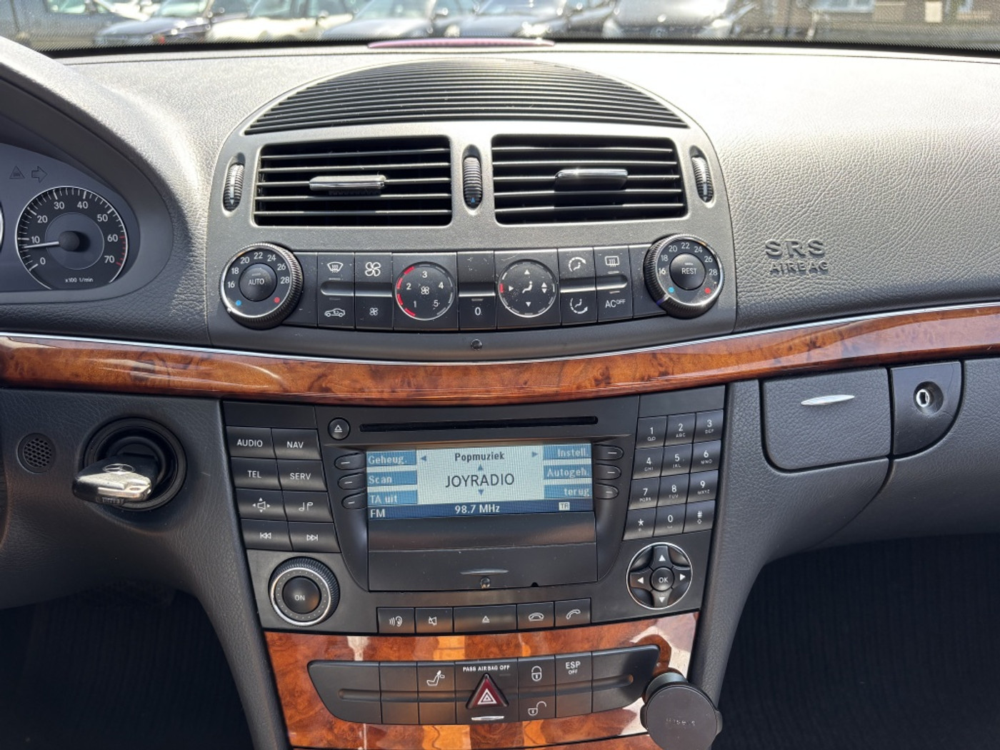 Foto van Mercedes-Benz E 240