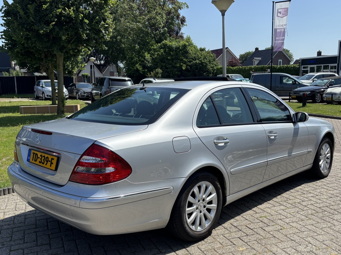 Foto van Mercedes-Benz E 240