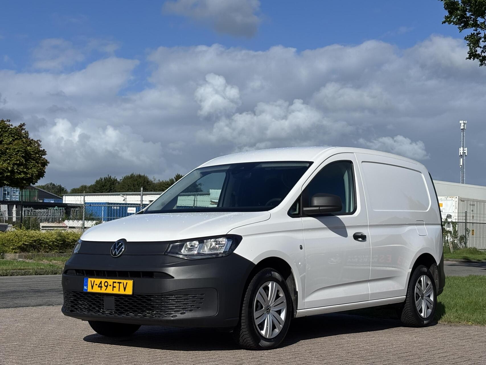 Foto van Volkswagen Caddy Modified Partition Wall