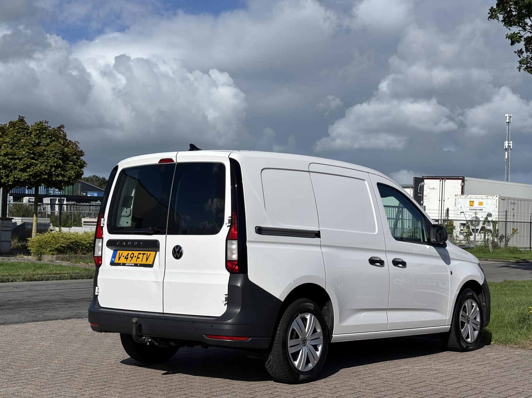 Foto van Volkswagen Caddy Modified Partition Wall