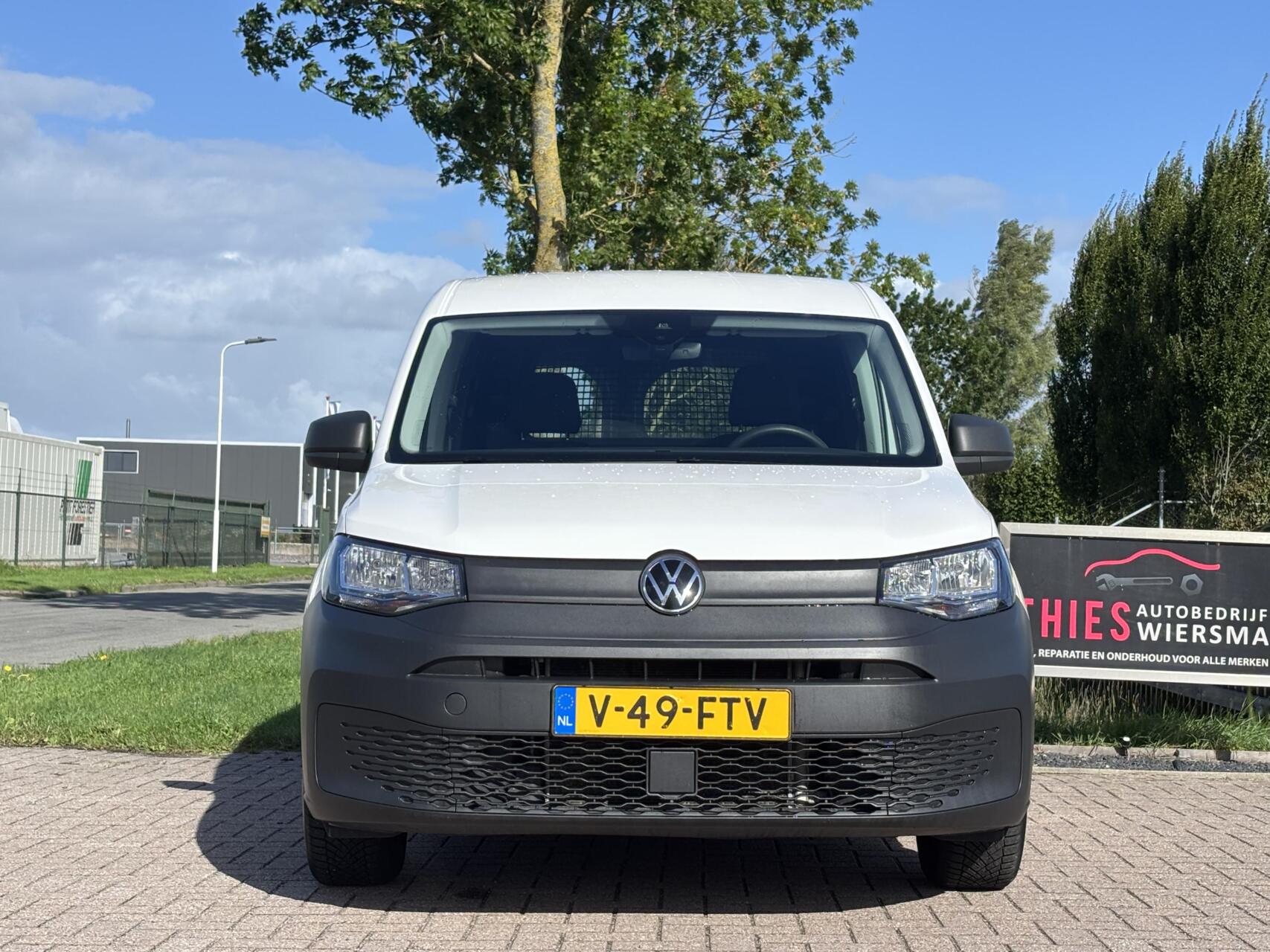 Foto van Volkswagen Caddy Modified Partition Wall