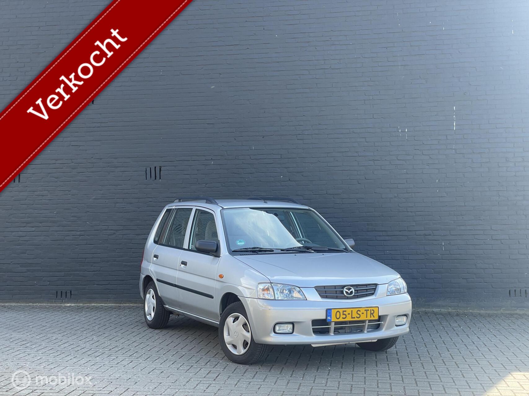 Mazda Mazda Demio 1.5 Exclusive Trekhaak / Nieuw APK 2003 - voorkant