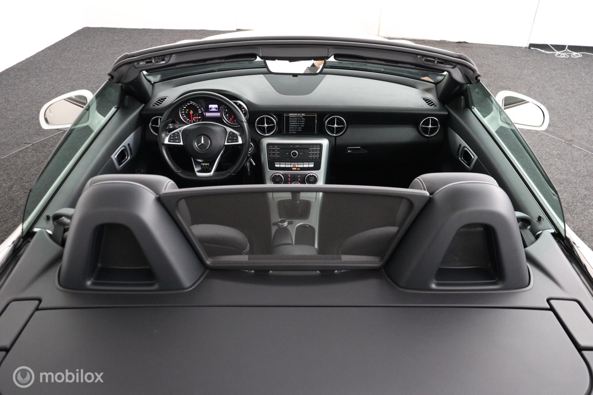 Foto van Mercedes-Benz SLC 180