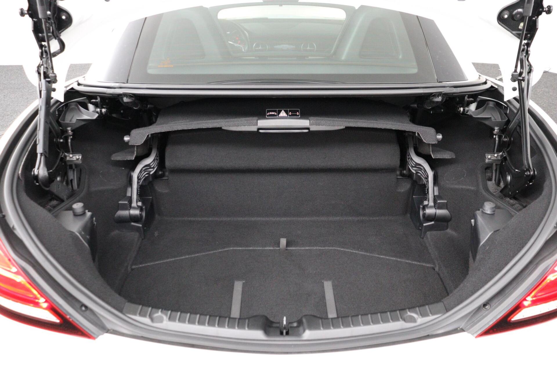 Foto van Mercedes-Benz SLC 180