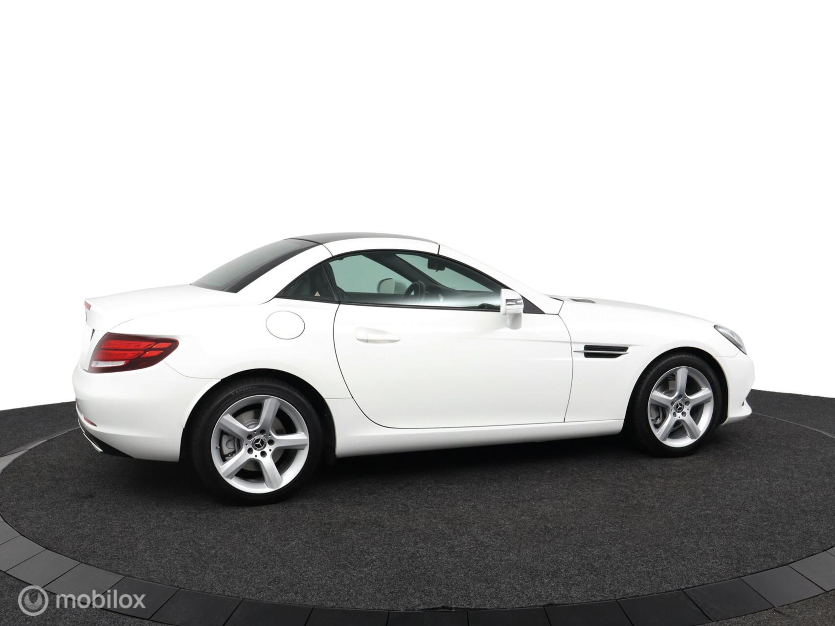 Foto van Mercedes-Benz SLC 180