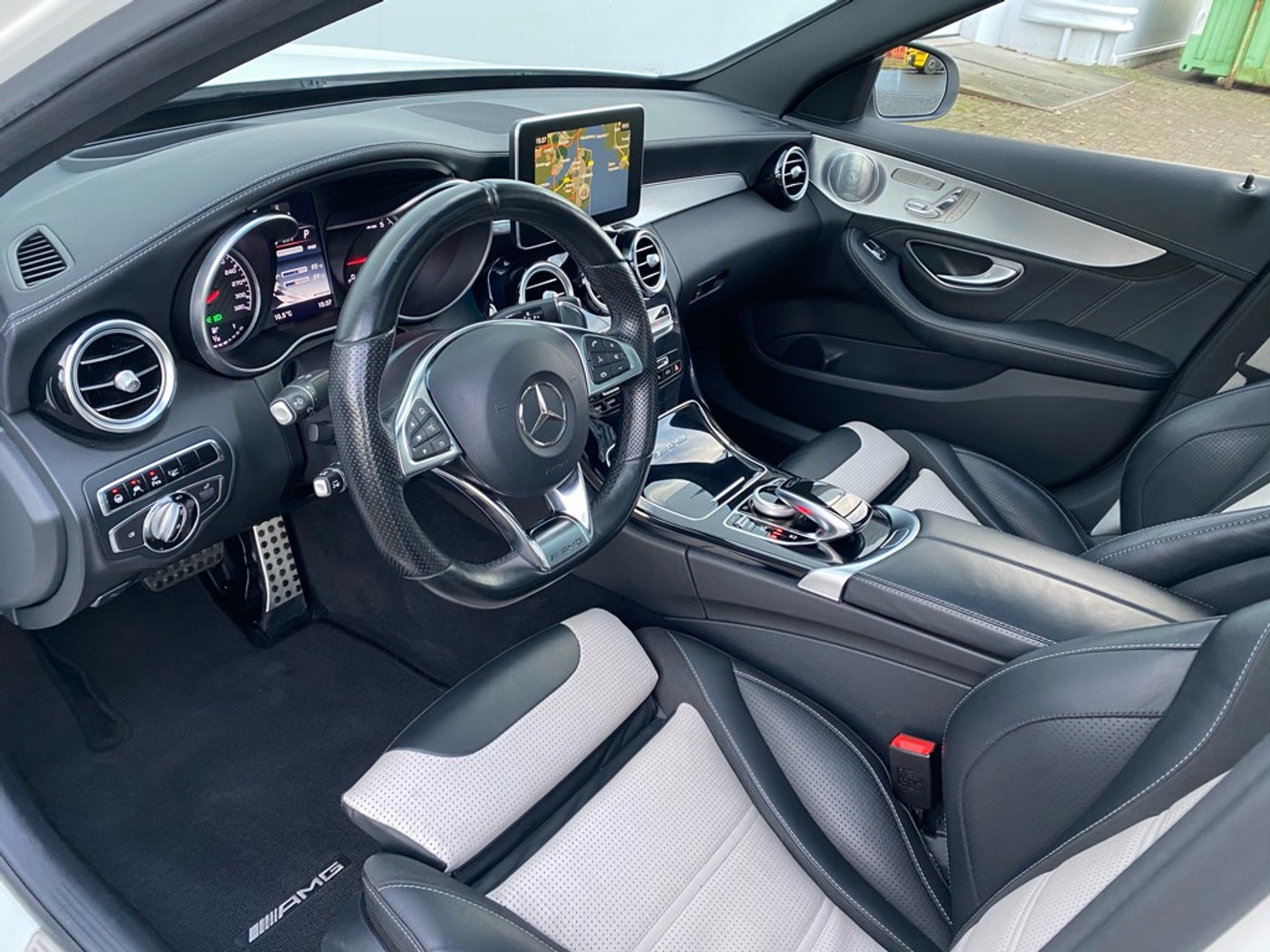 Foto van Mercedes-Benz AMG C 63