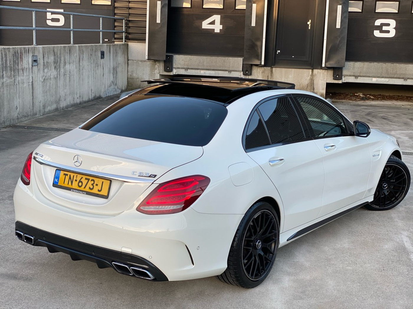 Foto van Mercedes-Benz AMG C 63
