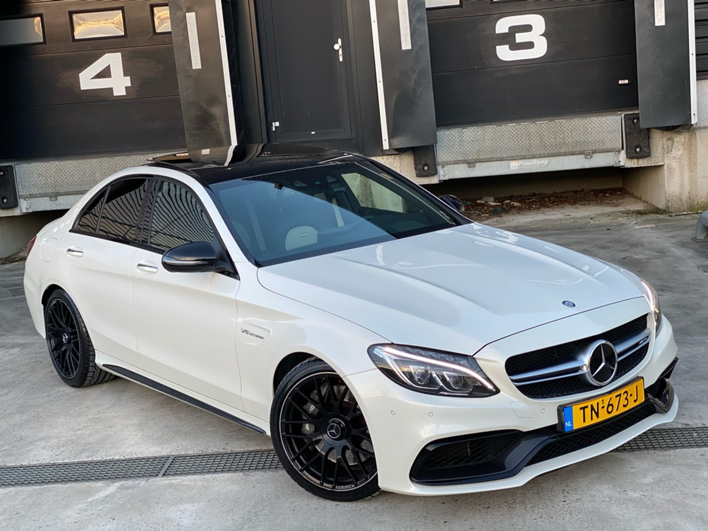 Foto van Mercedes-Benz AMG C 63