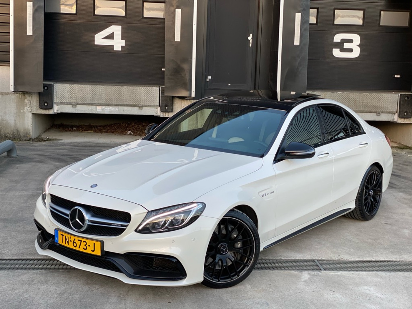 Foto van Mercedes-Benz AMG C 63