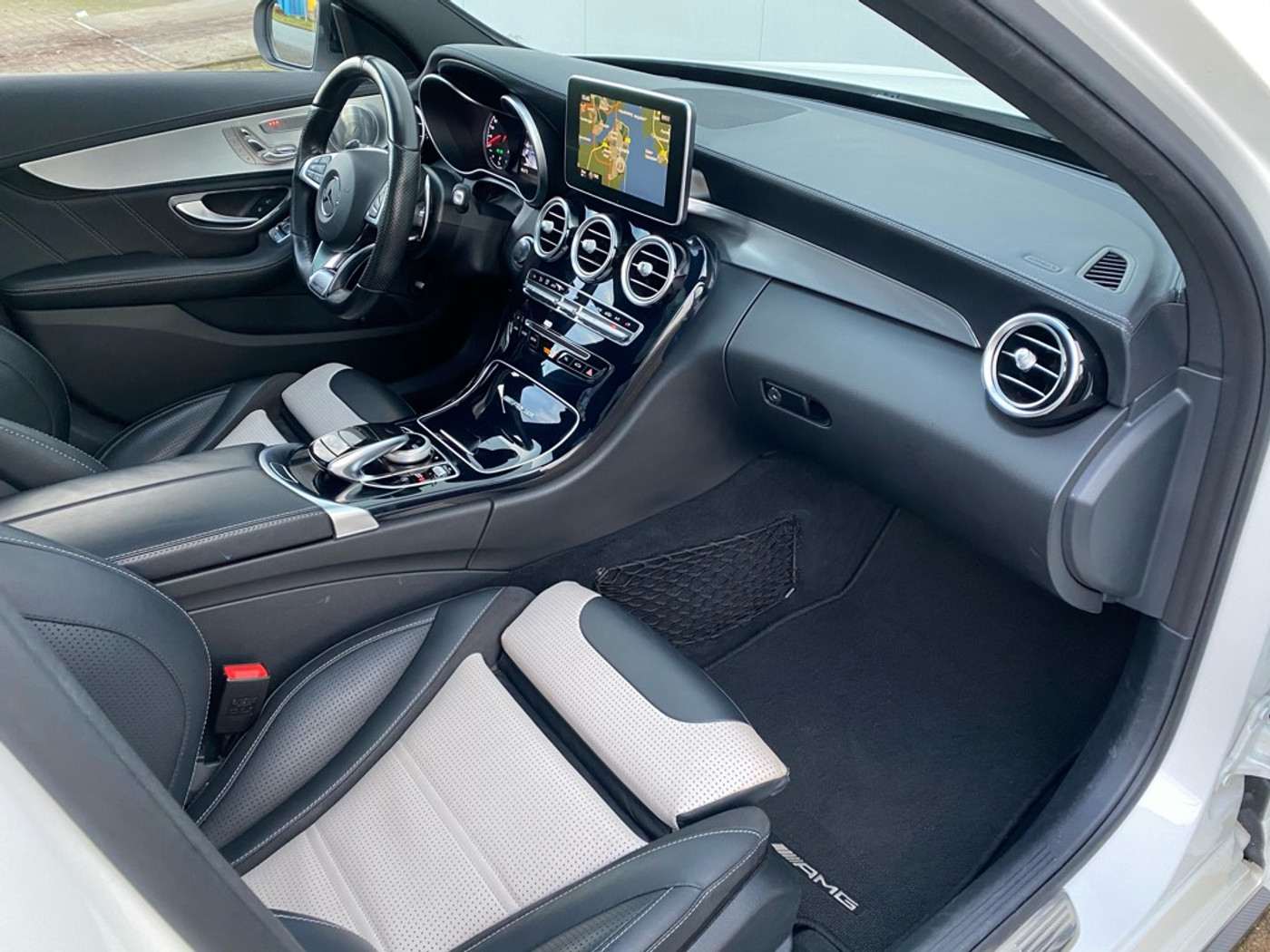 Foto van Mercedes-Benz AMG C 63