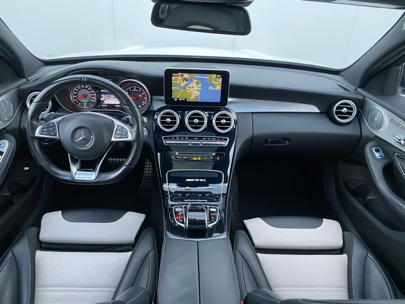 Foto van Mercedes-Benz AMG C 63