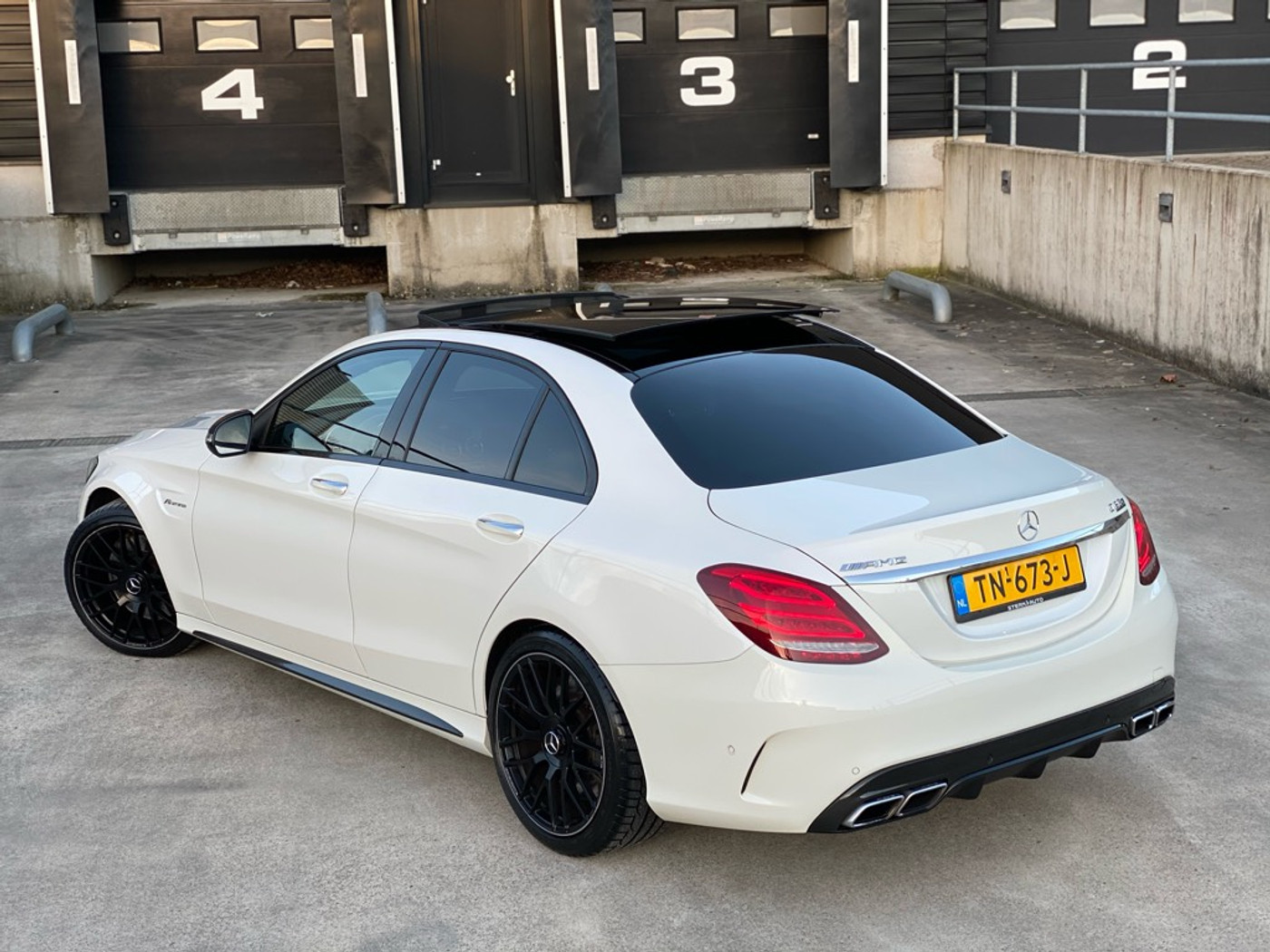 Foto van Mercedes-Benz AMG C 63