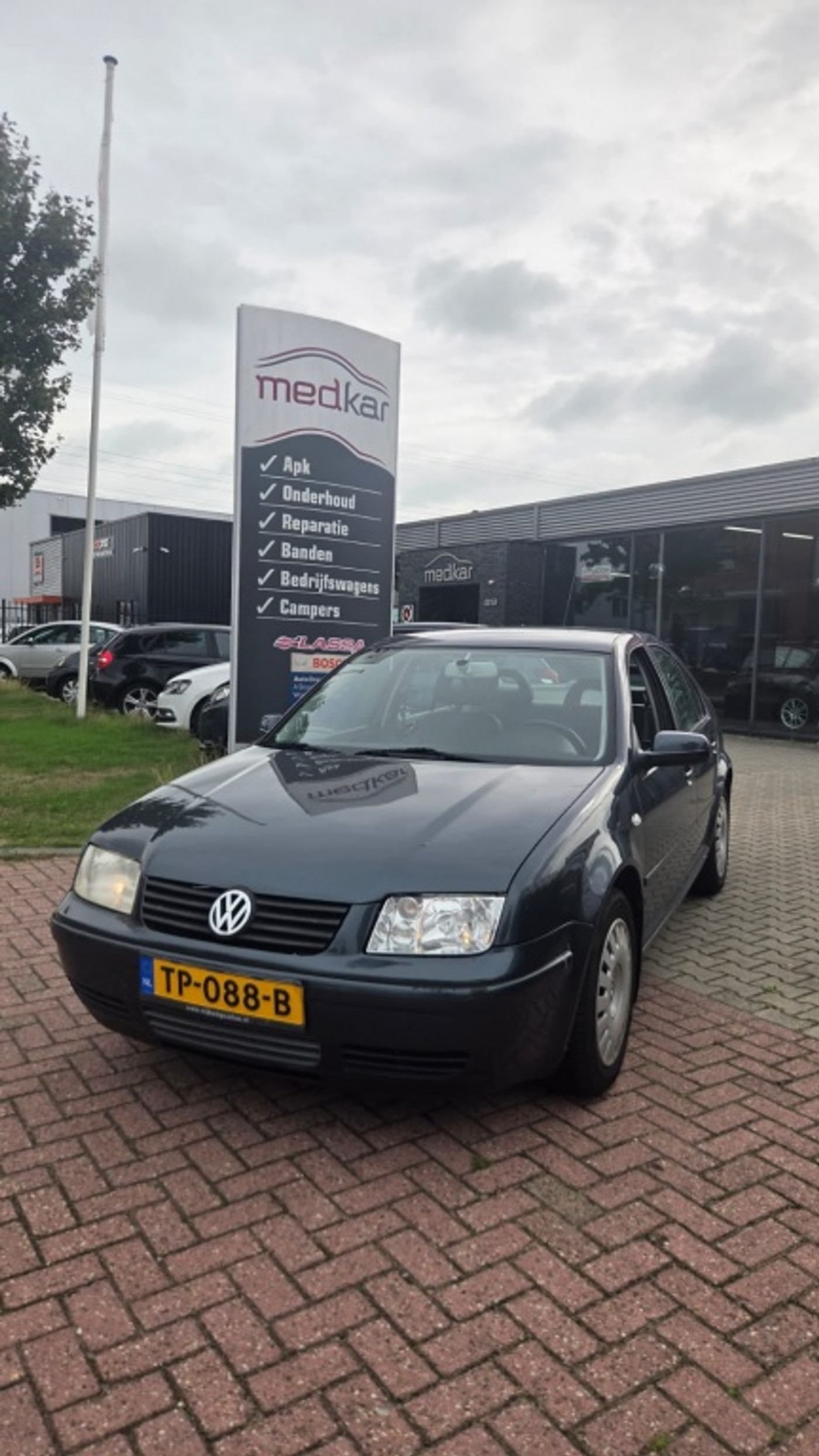 Volkswagen Bora 1.6-16V Sportline 2001 - voorkant