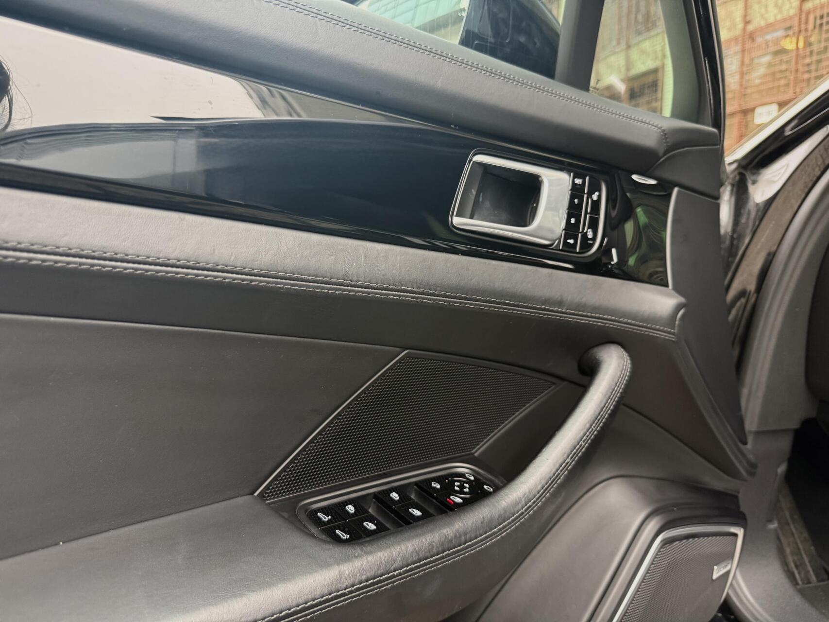 Foto van Porsche Panamera 4