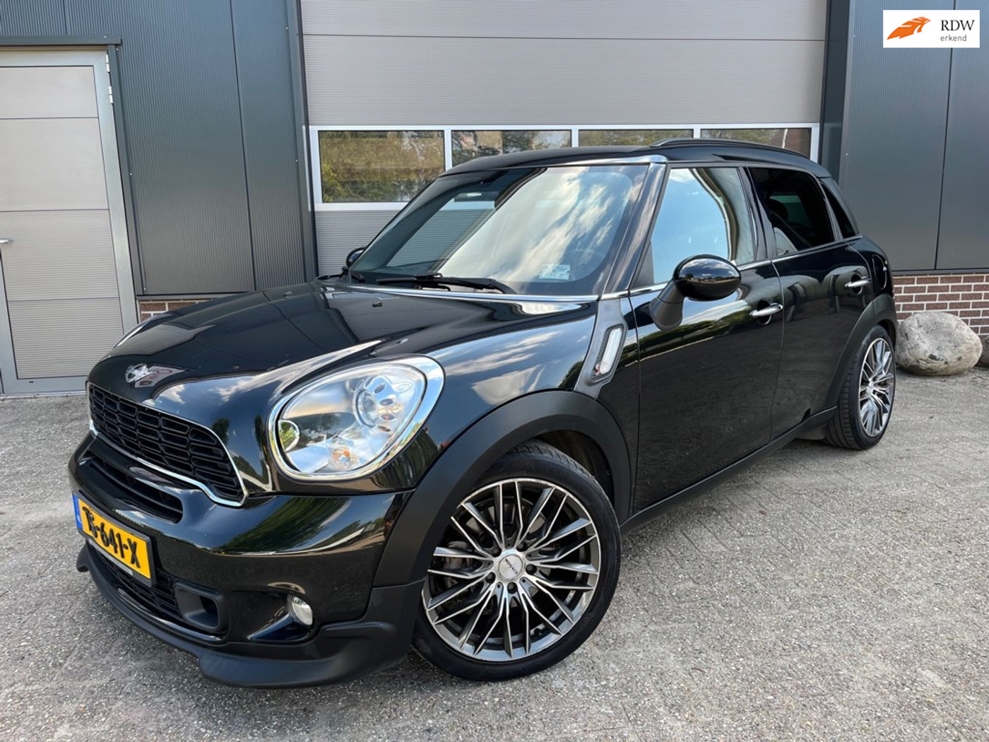 Mini Cooper S All4 1.6 Cooper S ALL4 Salt-JCW-Navigatie-Automaat-Winterset-Xenon! 2013 - voorkant