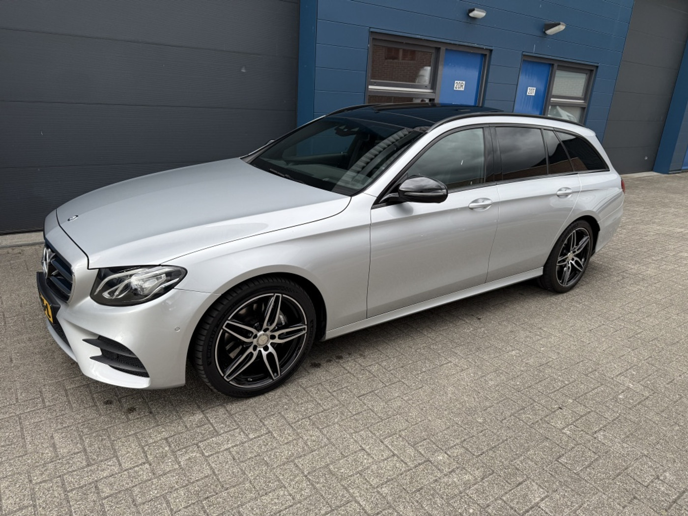 Foto van Mercedes-Benz E 220 D
