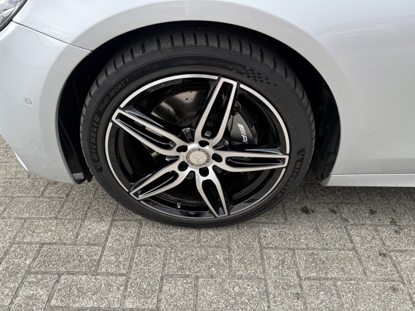 Foto van Mercedes-Benz E 220 D